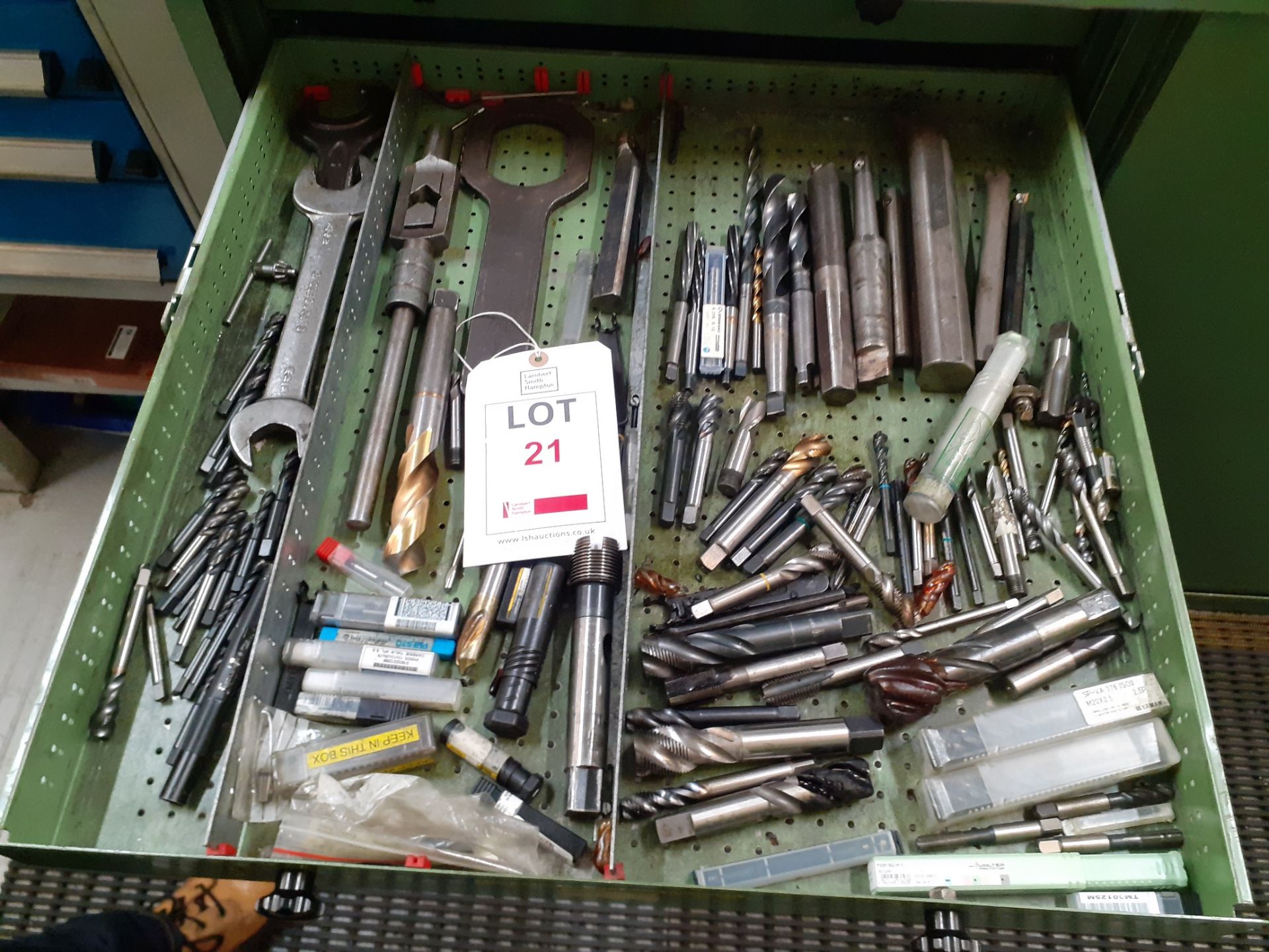 Unknown metal double sliding door tool cabinet with 12 drawers including contents - Image 2 of 8