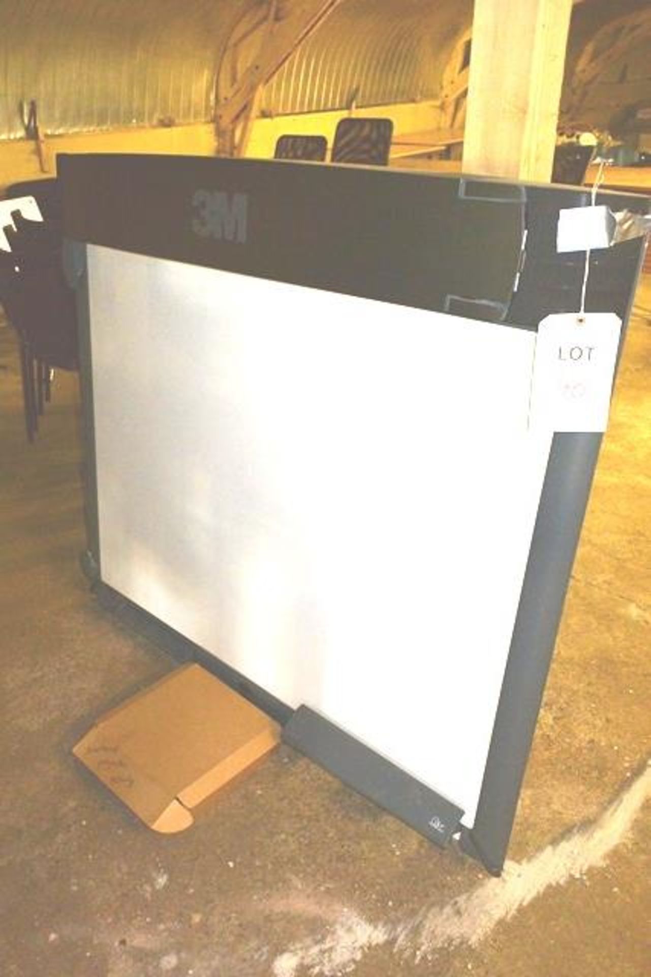 3M wall mountable digital projector screen