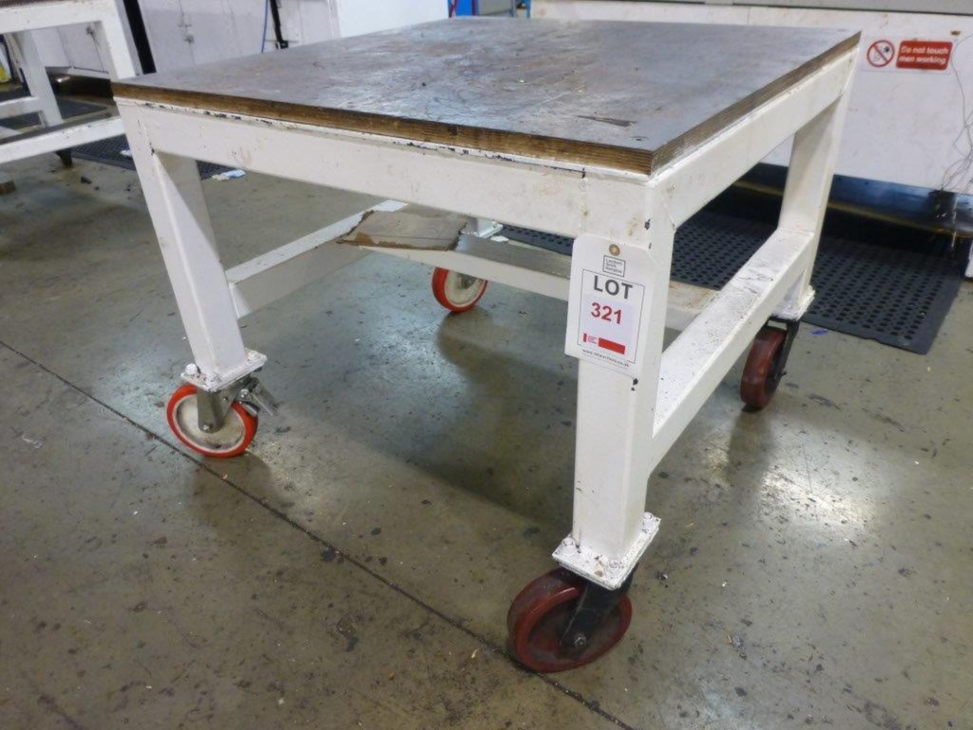 1000mm x 1000mm x 860mm heavy duty mobile work table