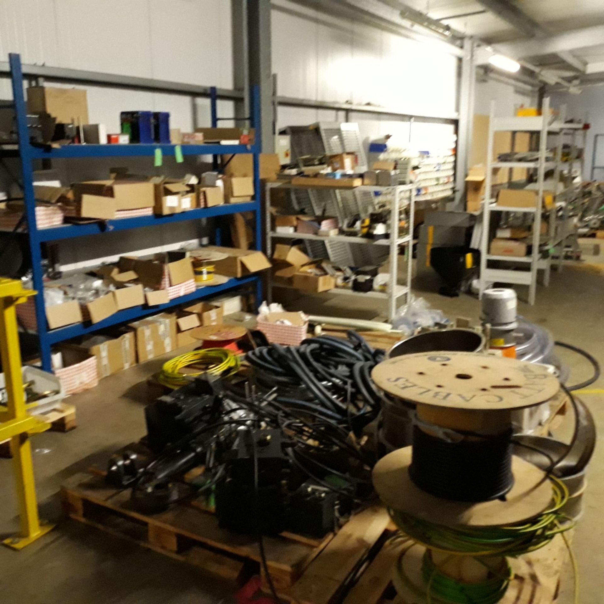 Contents of first floor store comprising mainly injection moulder and plastic process spares and - Bild 2 aus 6
