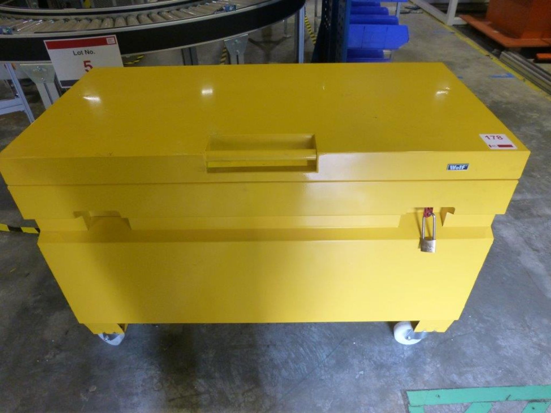 Wolf mobile tool vault, overall dimensions 1220mm x 610mm x 850mm