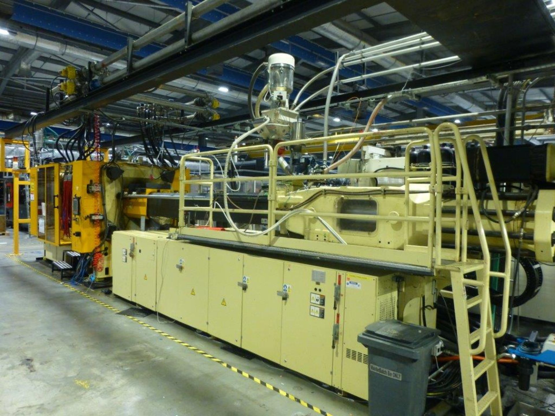 Husky H600 RS135/115 CNC Plastic Injection Moulding Machine Serial No. 3061084 (2005) with Polaris - Image 2 of 5