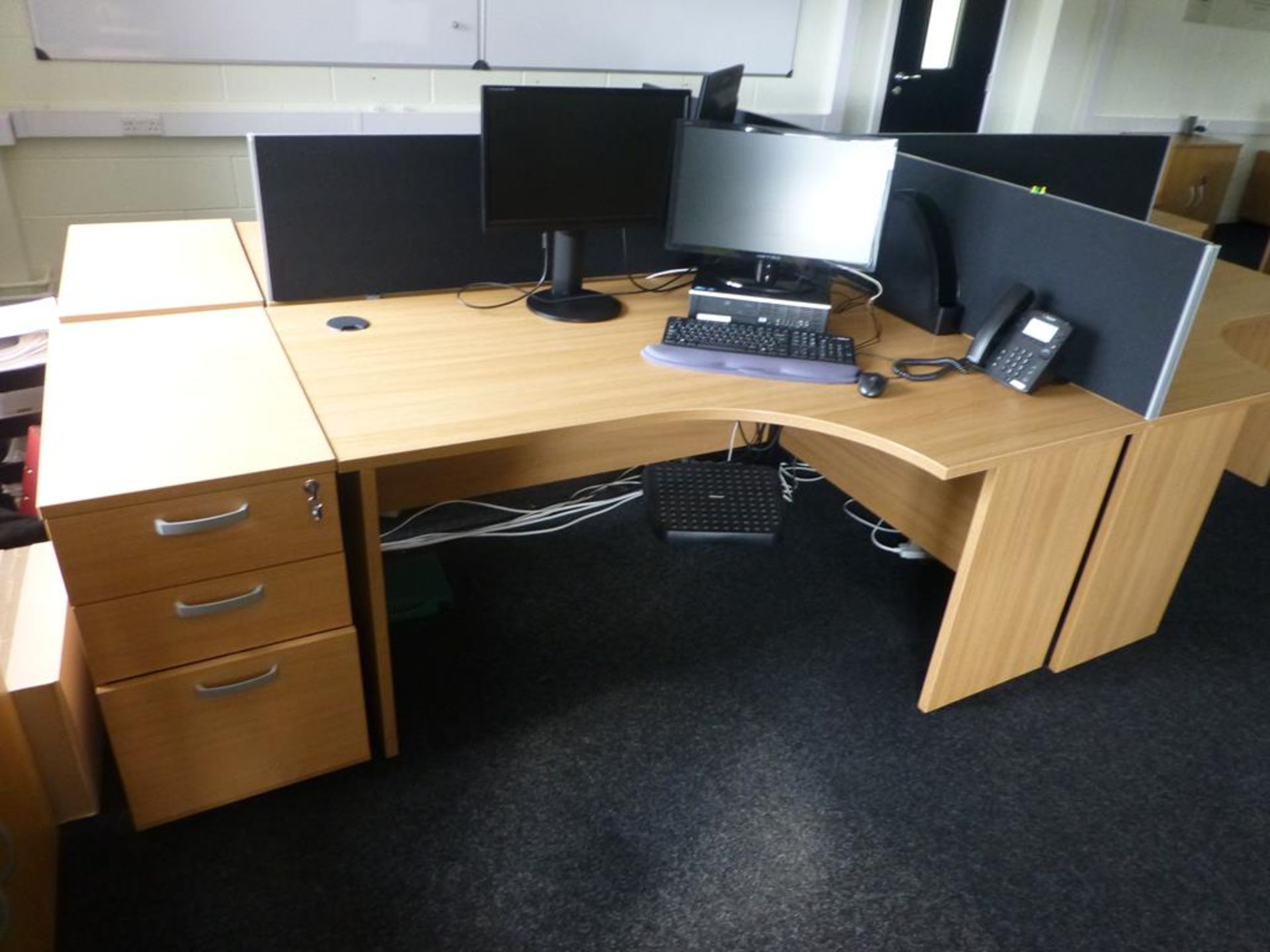 4 cherry effect 1600mm x 1200mm workstation with 3 matching 3 drawer pedestals and 4 x 400mm high - Image 2 of 2