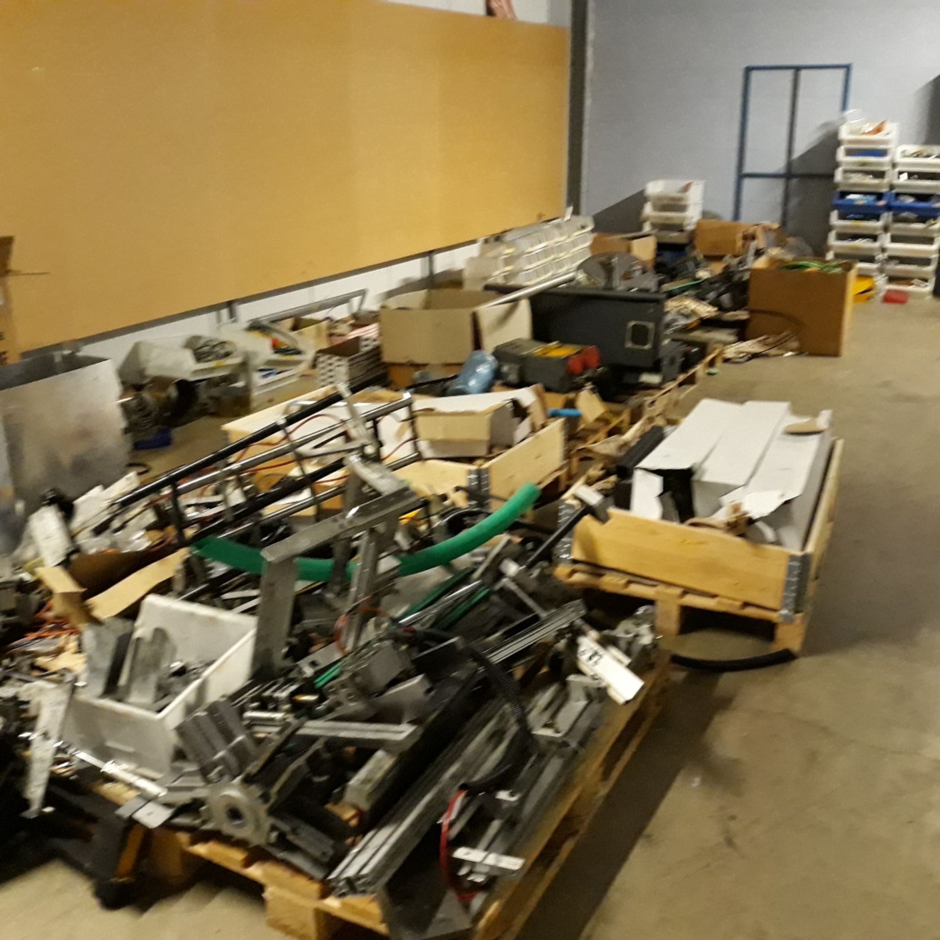 Contents of first floor store comprising mainly injection moulder and plastic process spares and - Bild 3 aus 6