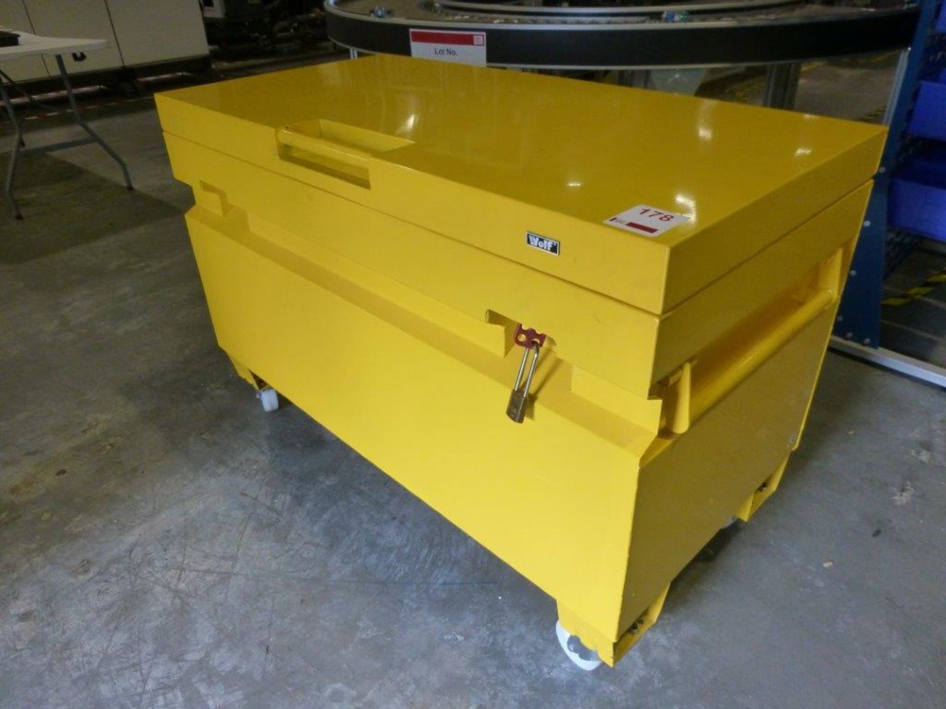 Wolf mobile tool vault, overall dimensions 1220mm x 610mm x 850mm - Image 2 of 2