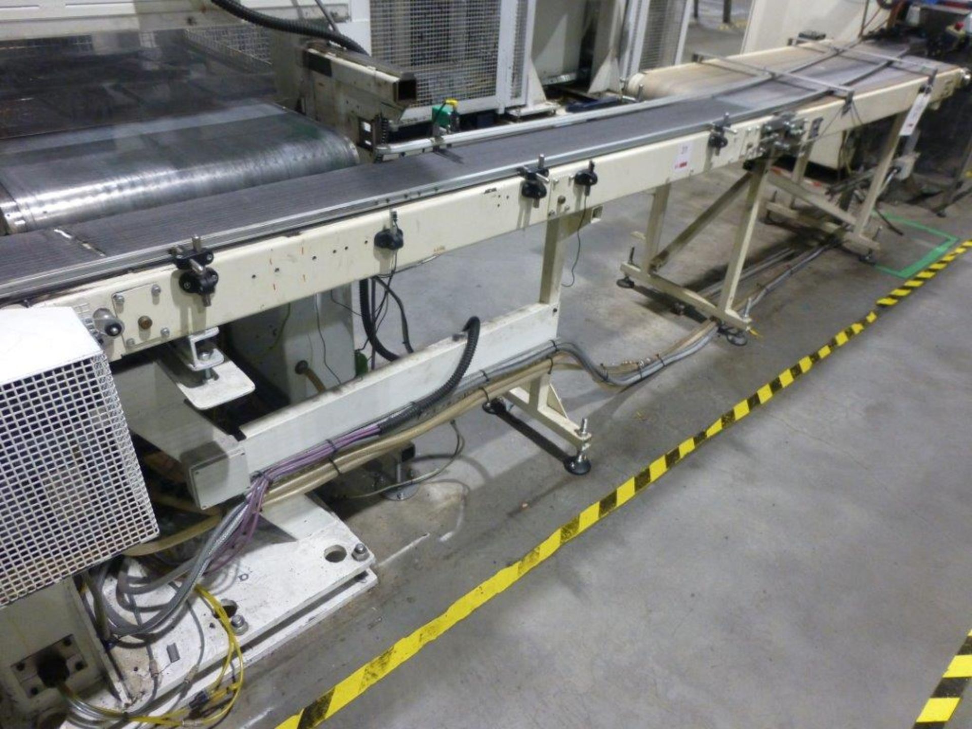 2000mm x 220mm powered belt conveyor and 1600mm x 560mm powered belt conveyor. Please note: A - Image 2 of 4