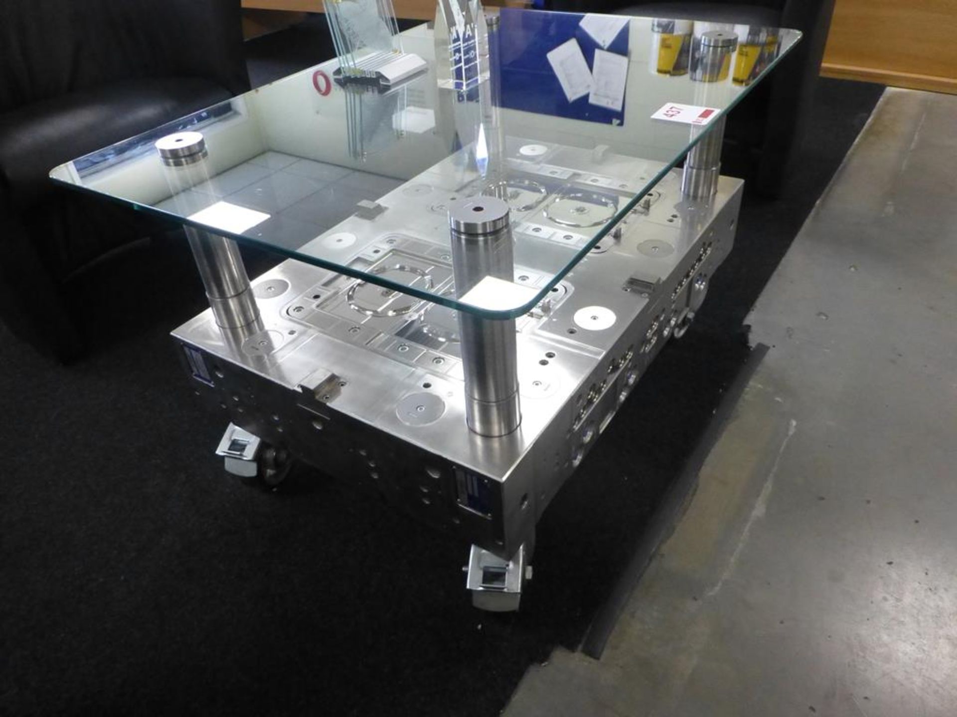 1000mm x 700mm x 575mm half mould glass top coffee table with wheels - Image 5 of 5