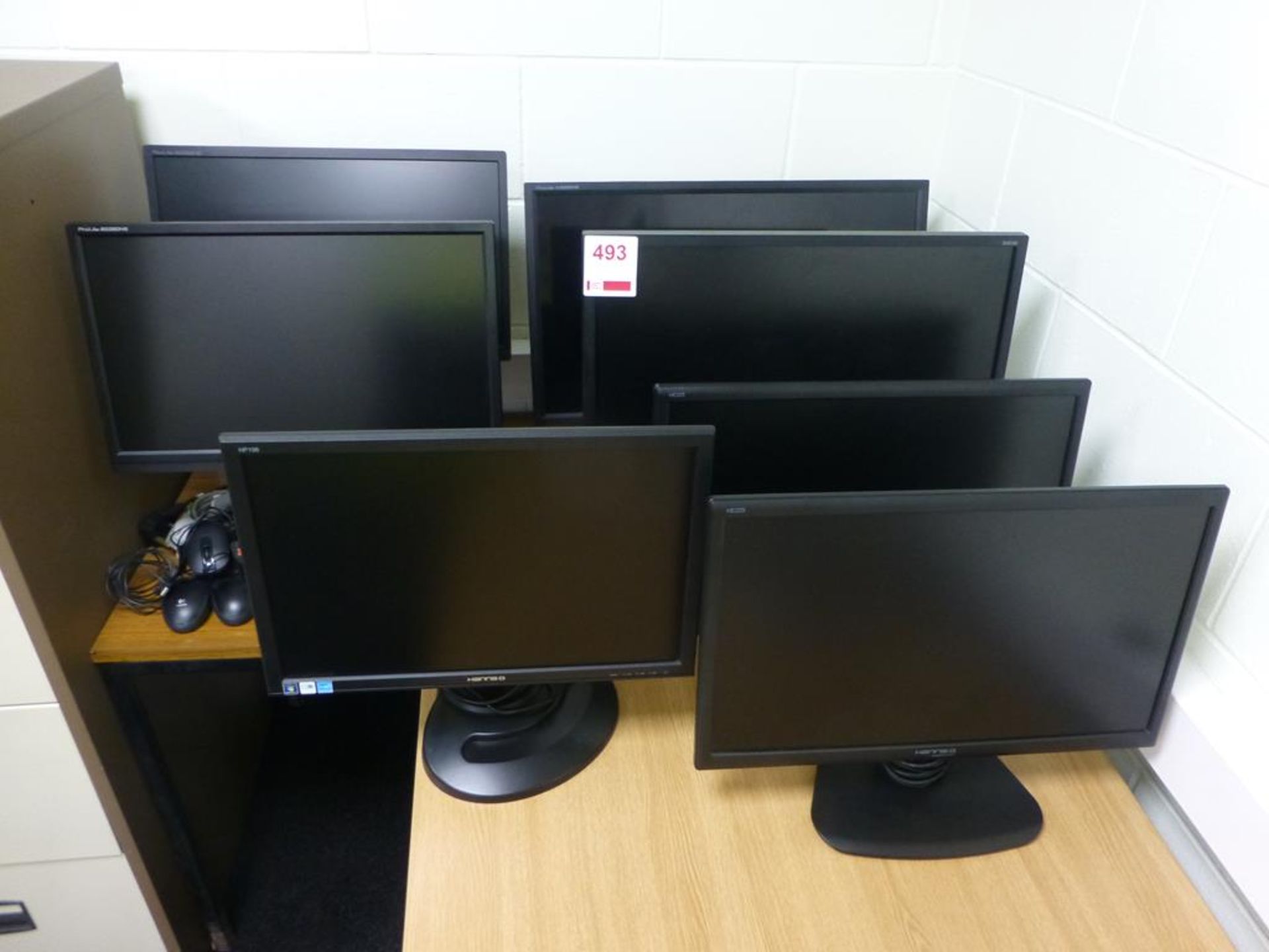 7 assorted LCD monitors