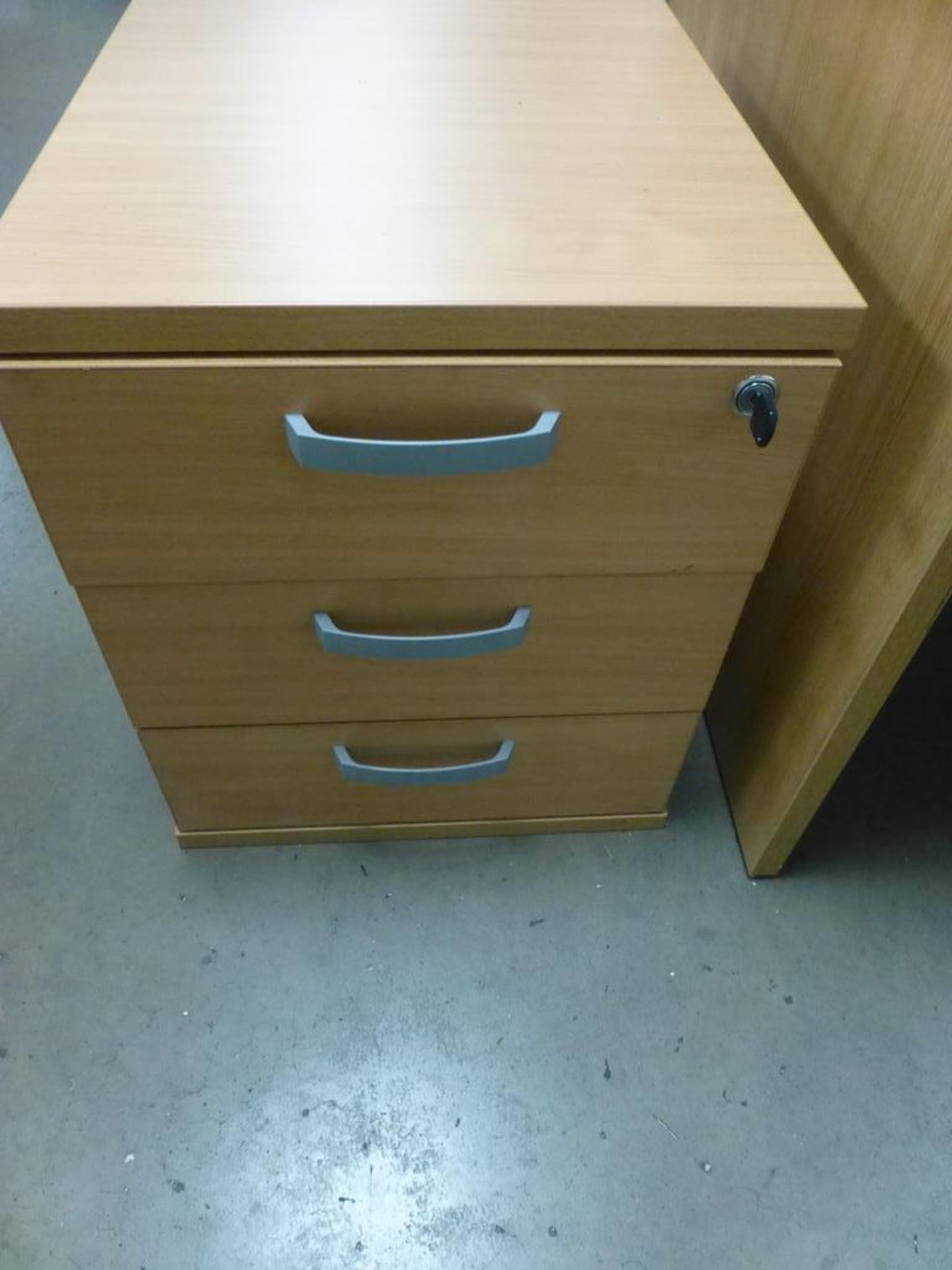 Furniture to Development office to include, 2 cherry effect 1600mm x 800mm workstations, 2 cherry - Image 3 of 6