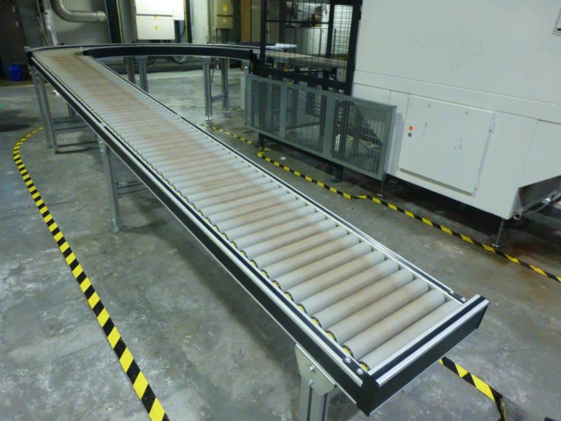 180 degree 415mm wide powered roller conveyor with 4m x 415mm wide gravity fed decline roller - Image 2 of 2