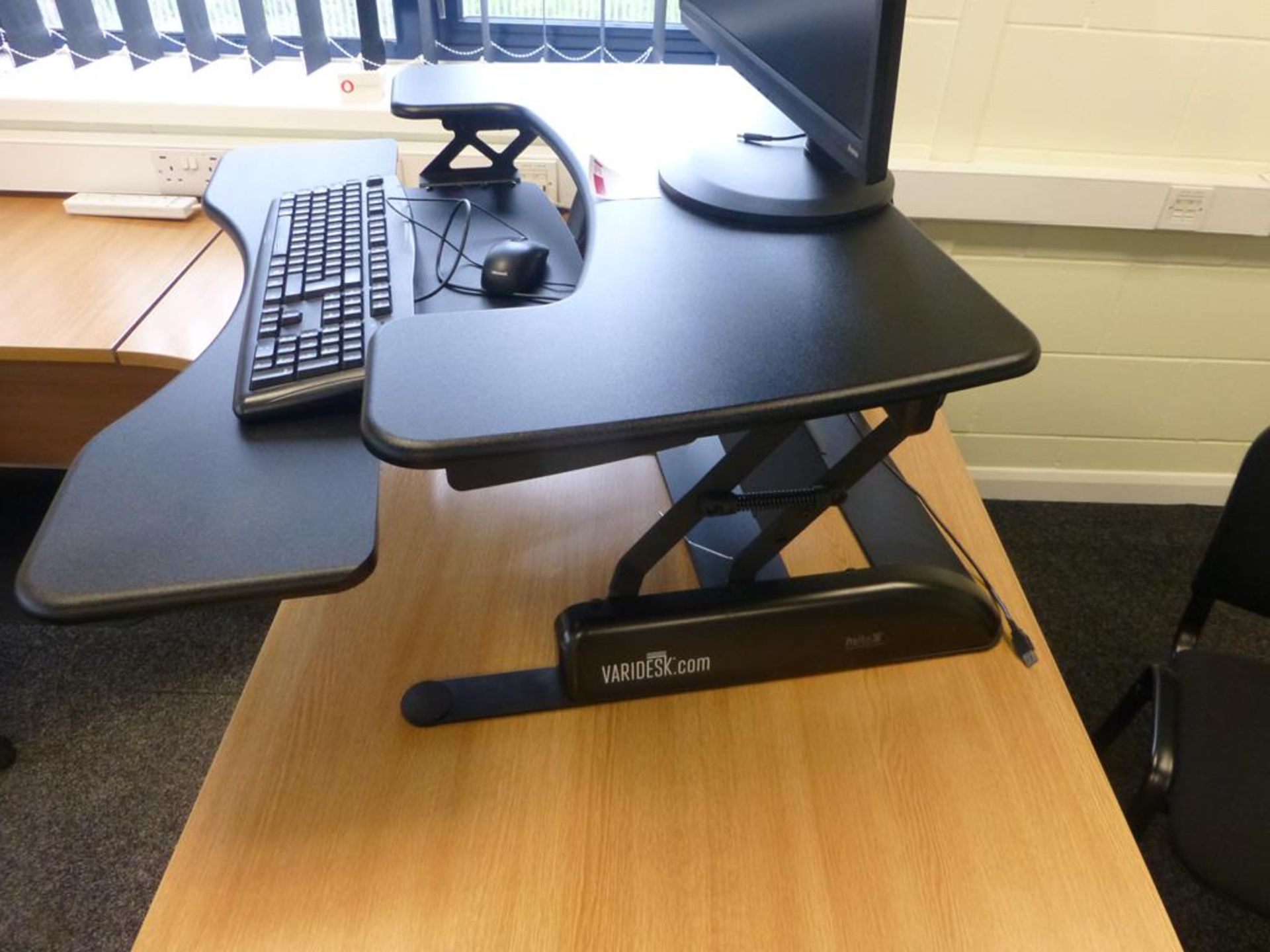 Pro Plus 36 Varidesk standing desk converter - Image 2 of 2