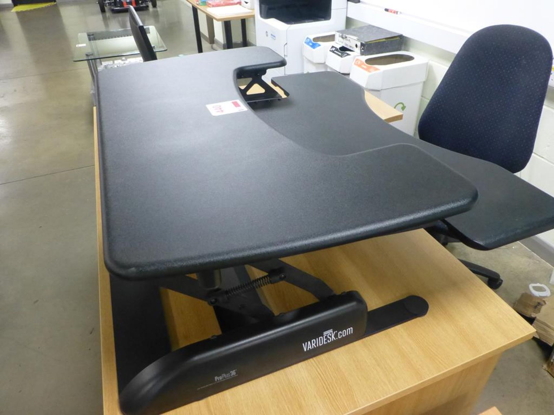 Pro Plus 36 Varidesk standing desk converter - Image 3 of 3