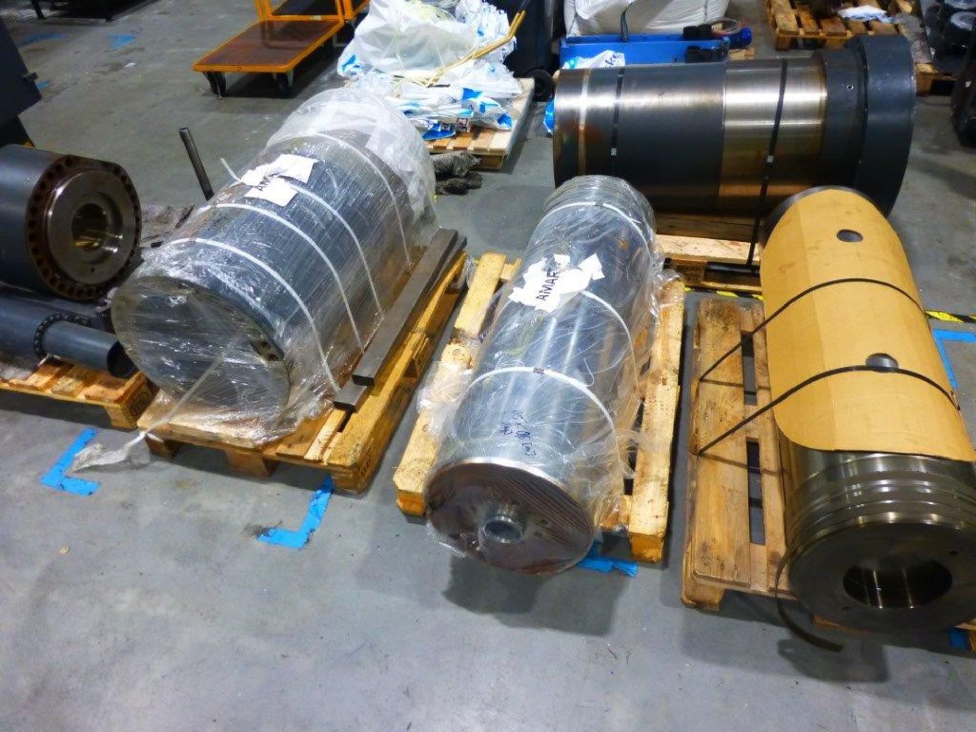 A large quantity of Ferromatik 400t moulder spares, to include motors, tanks, clamp cylinders and - Image 2 of 5
