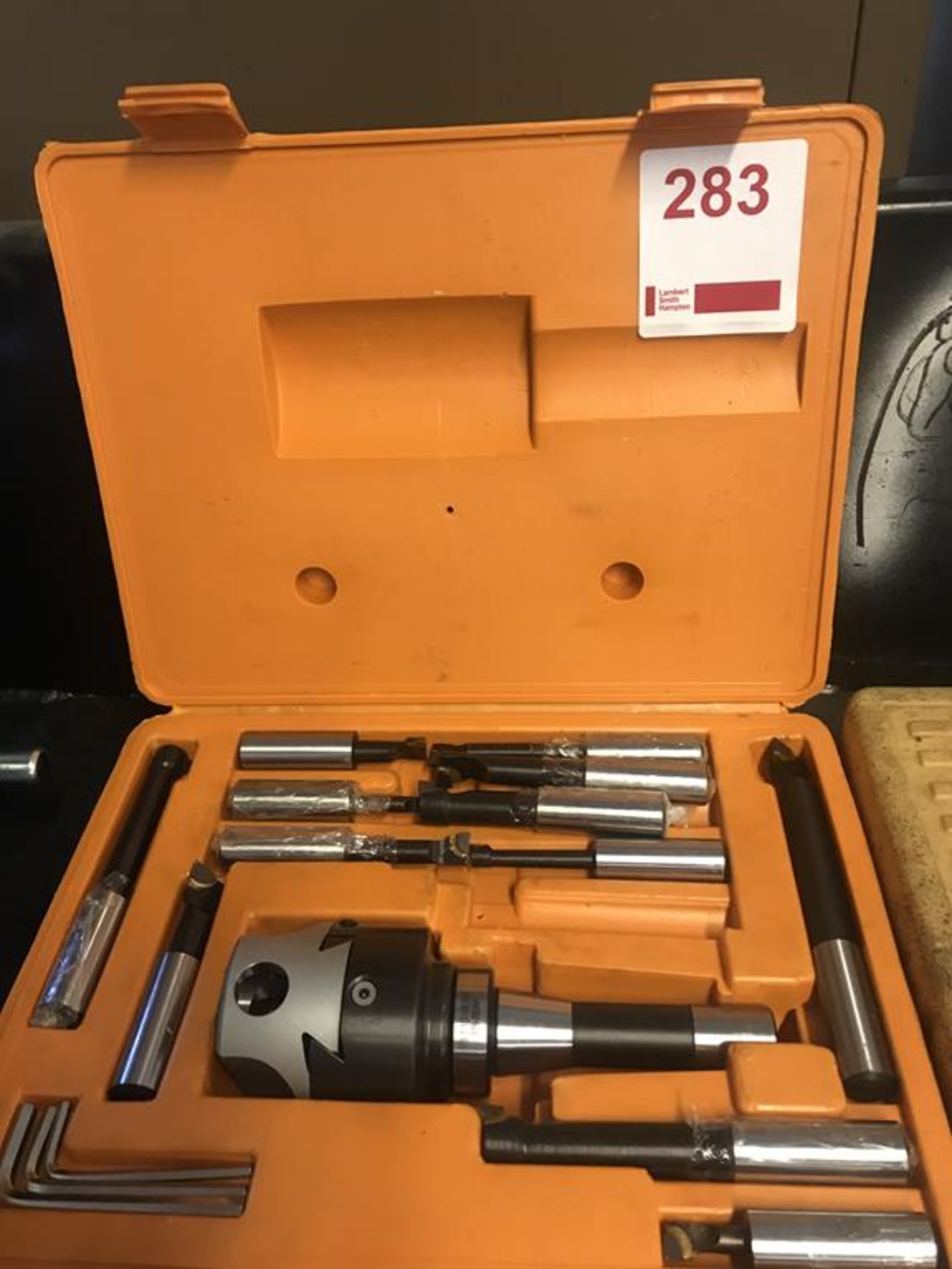 R8-1-1/2-18UNF Adjustable boring head with boring bars and storage case