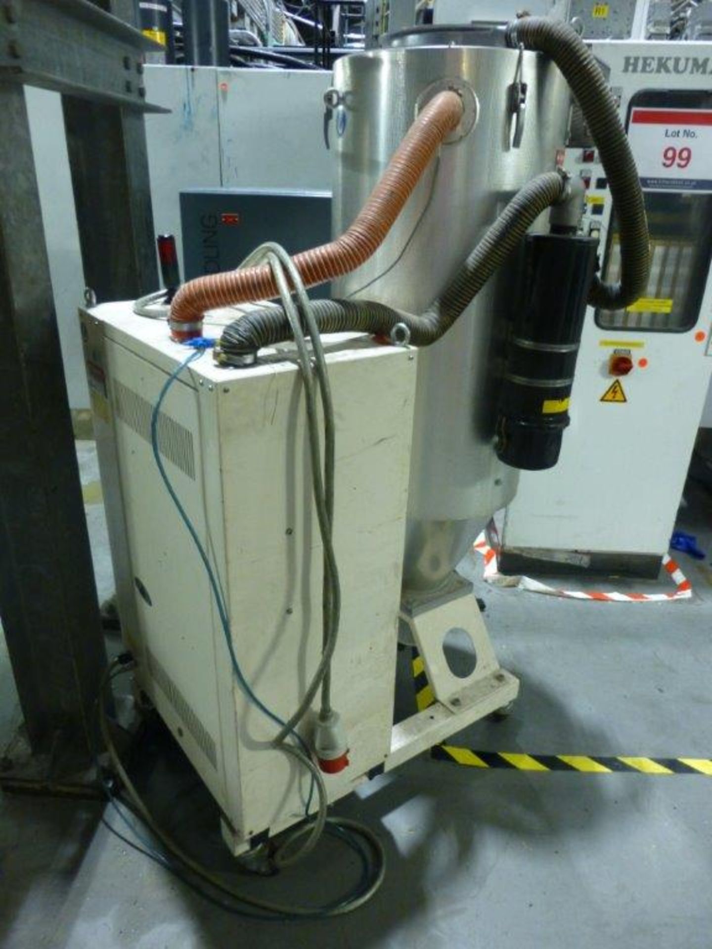 Moretto TC100 mobile bottom opening hopper with Moretto, D11 de-humidifier/dryer (2004) on mobile - Image 2 of 3