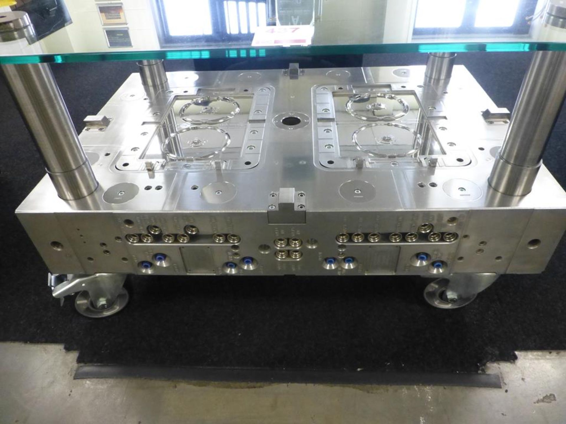 1000mm x 700mm x 575mm half mould glass top coffee table with wheels - Image 4 of 5