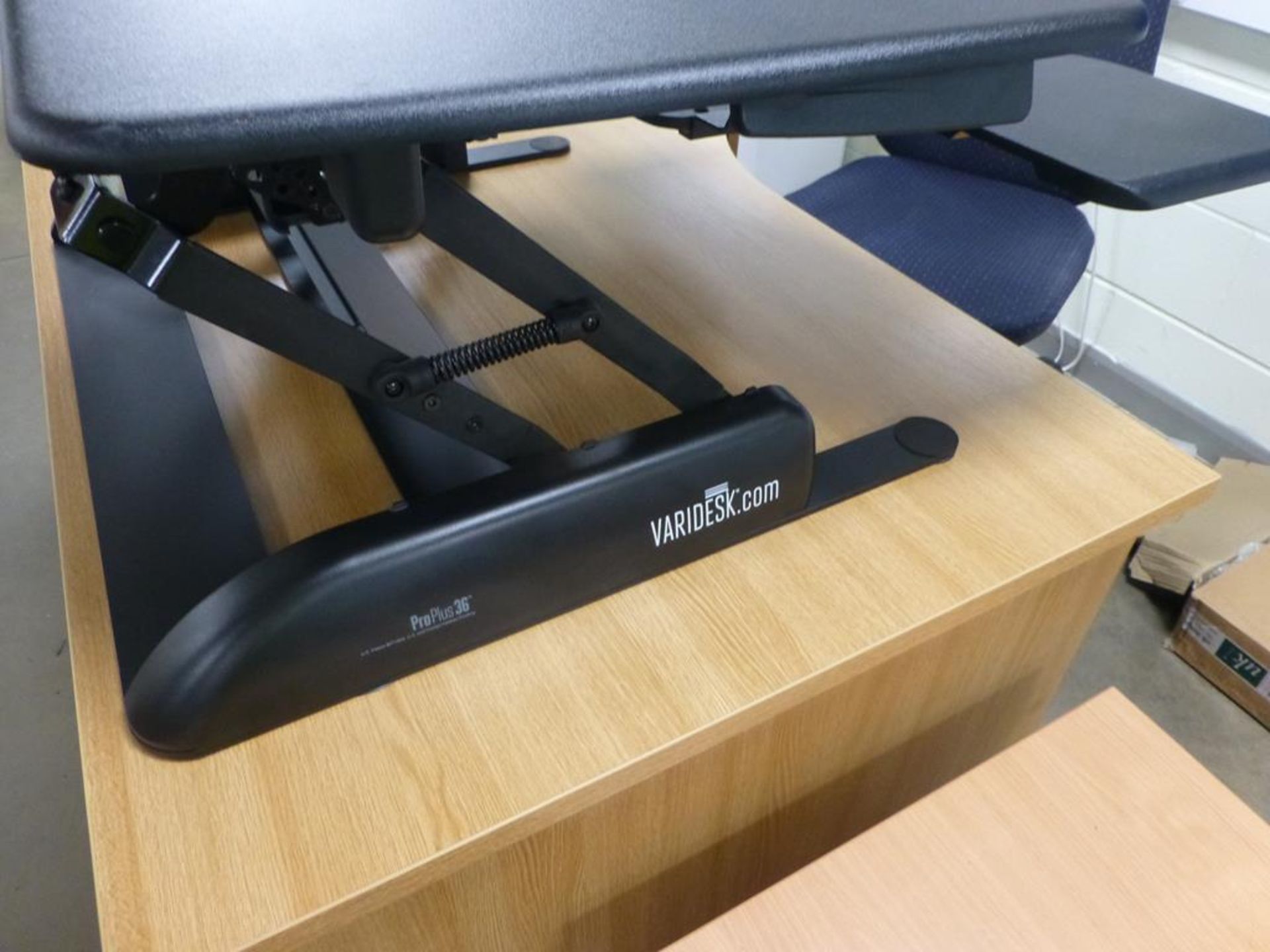 Pro Plus 36 Varidesk standing desk converter - Image 2 of 3