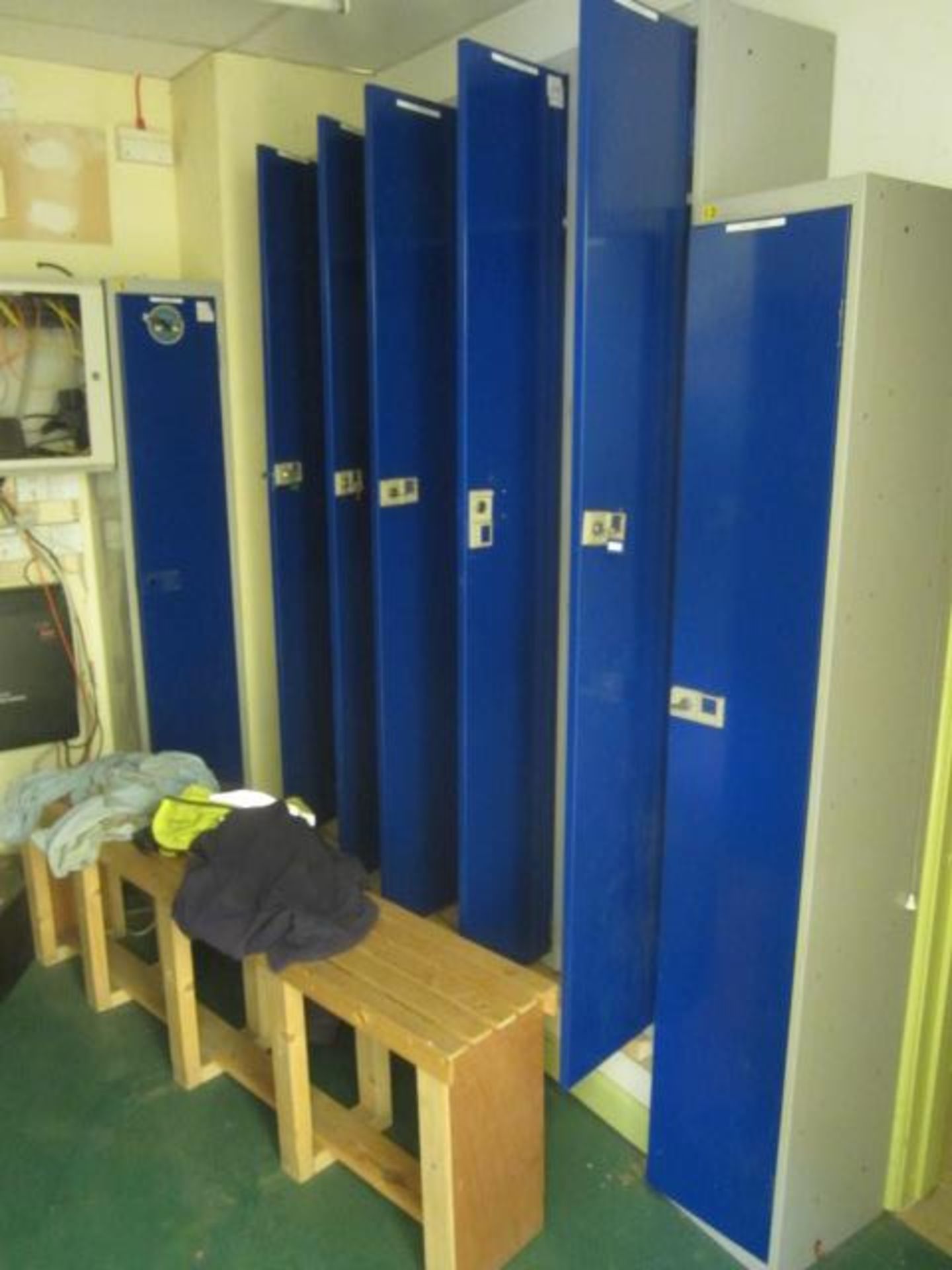 Fourteen single door personnel lockers, wooden slatted bench seat and APC Back UPS - Image 2 of 2