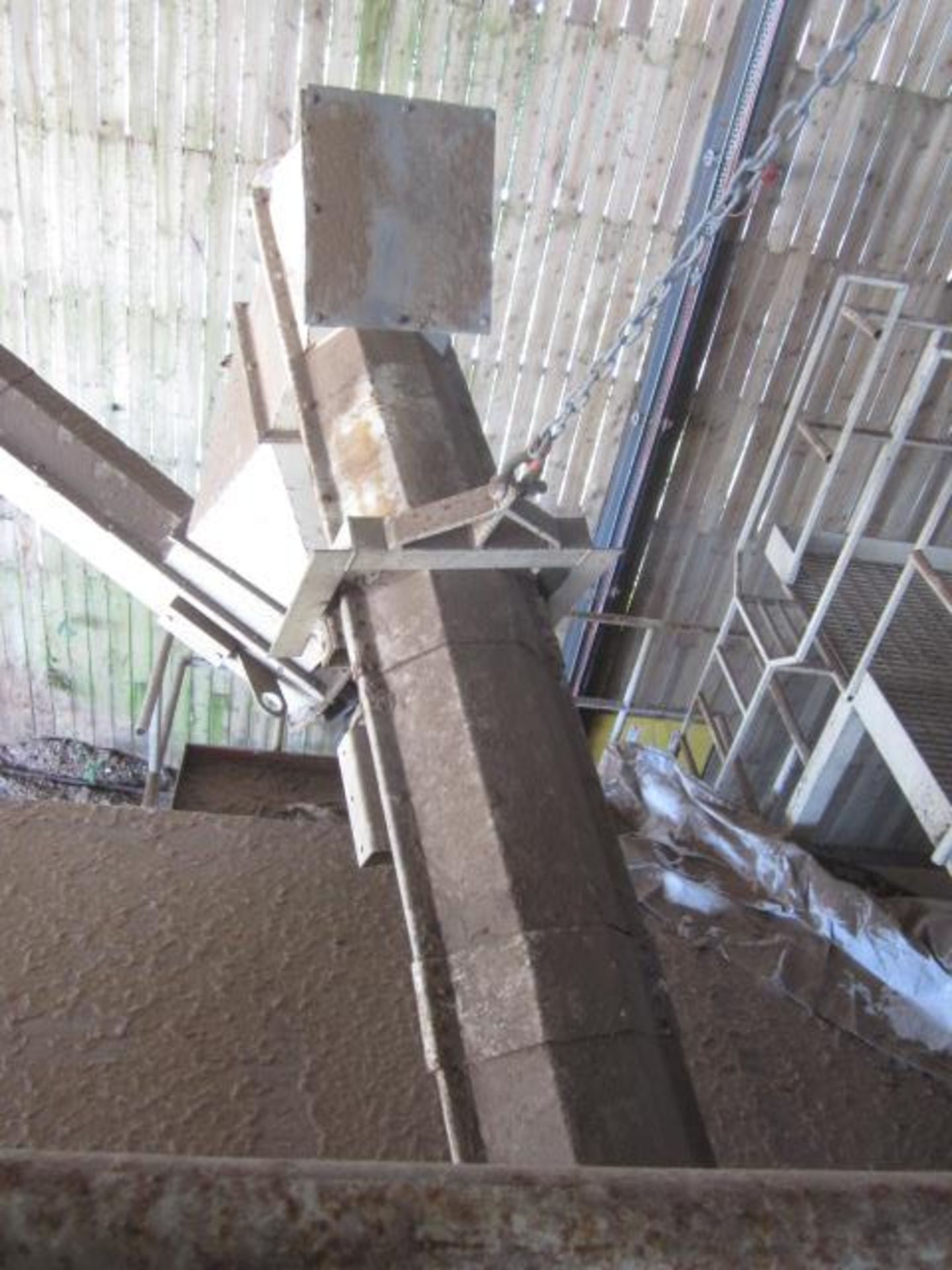 Unnamed elevating auger screw conveyor, approx. 9.8m x 350mm dia. **A work Method Statement and Risk - Image 4 of 5