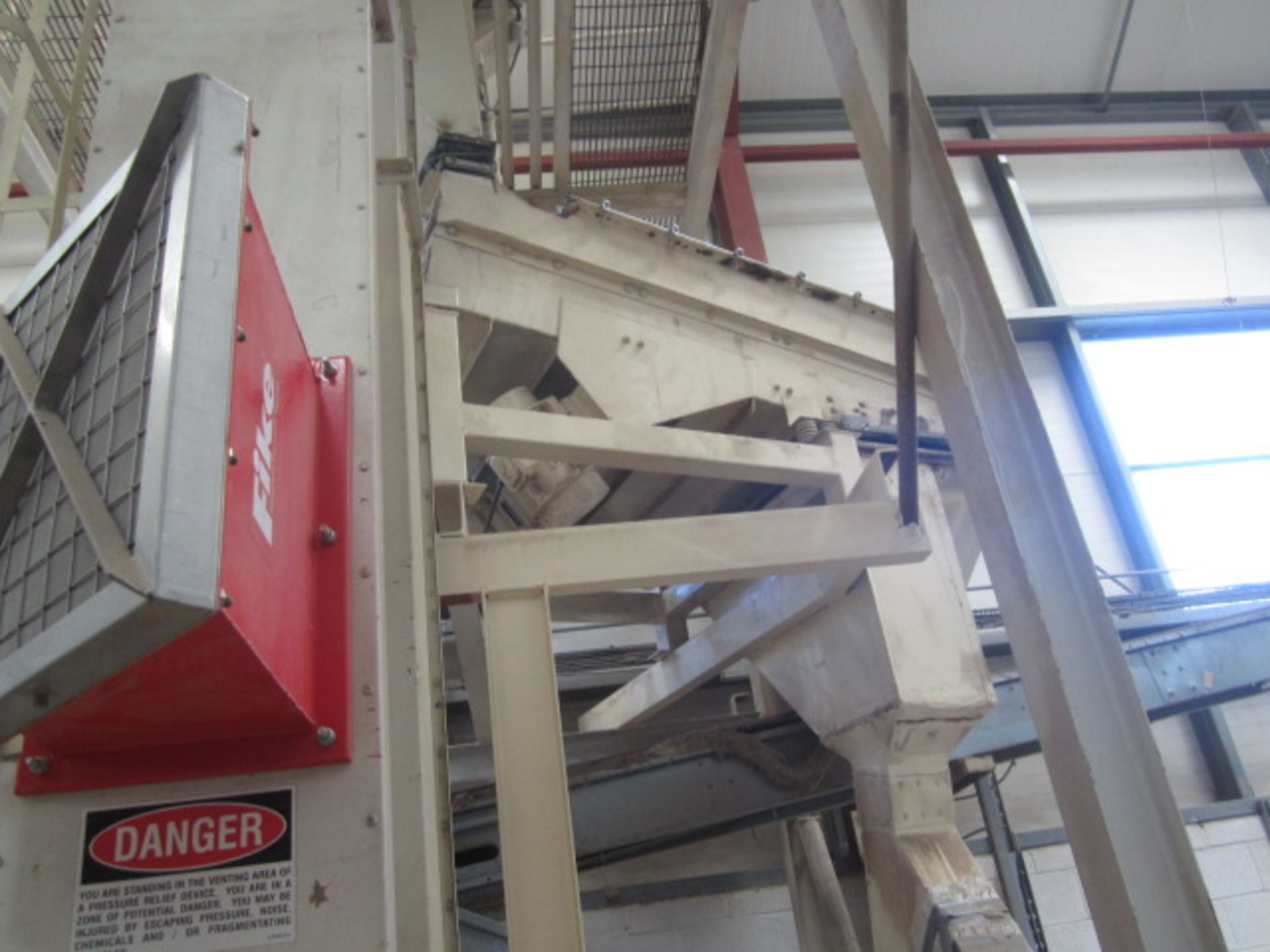 Unnamed vibrating screen with outfeed silo and drop chute. **A work Method Statement and Risk - Image 5 of 5