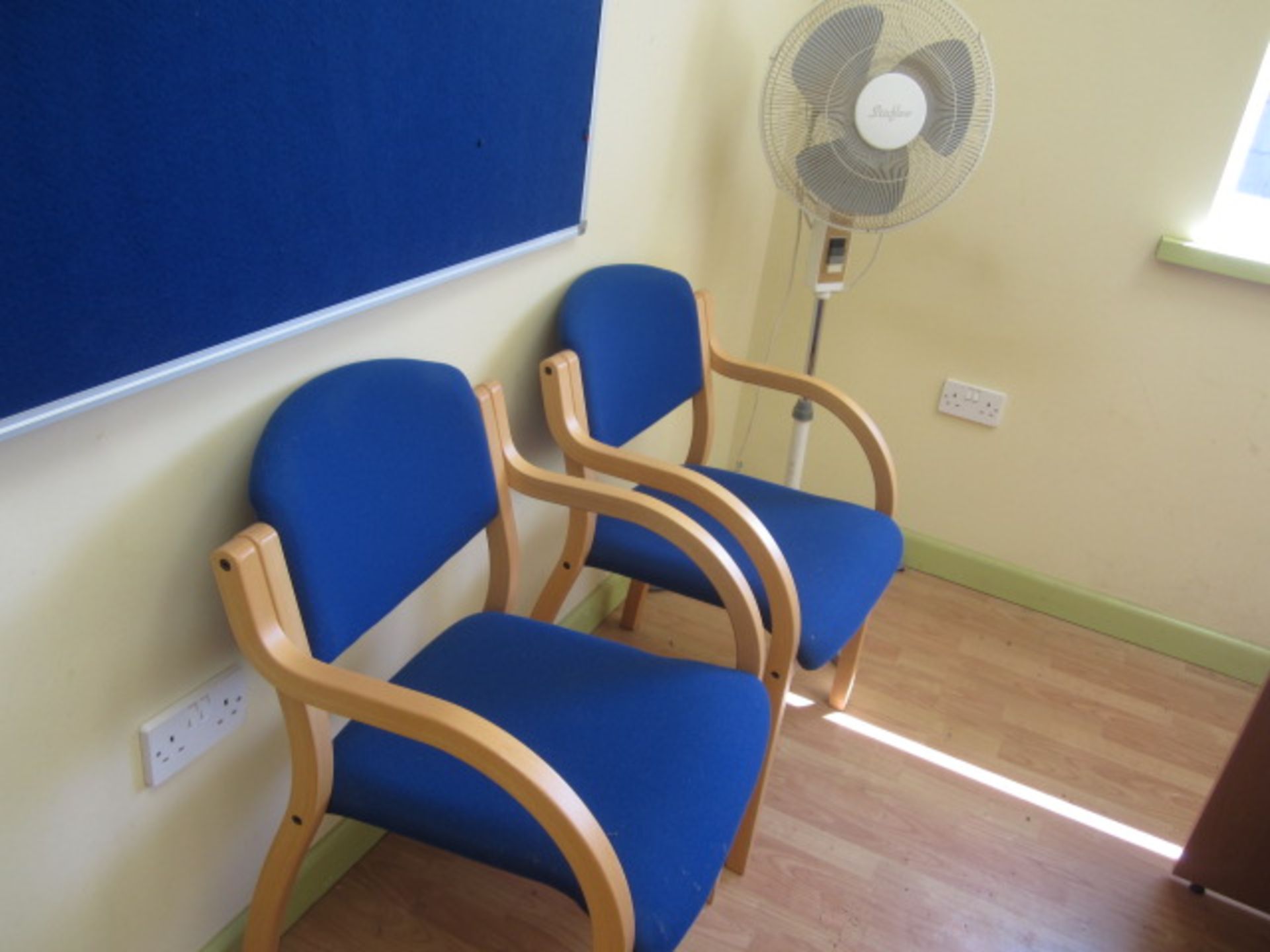 Light wood desk, two light wood blue cloth upholstered static armchairs, blue cloth upholstered - Image 3 of 3