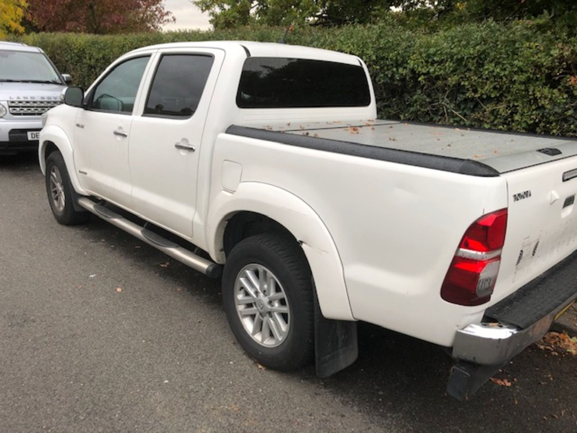 Toyota Hilux double cab pick up, registration LL15 CYA, DOR 1.5.2015, mileage 143,686, V5 present... - Image 5 of 10