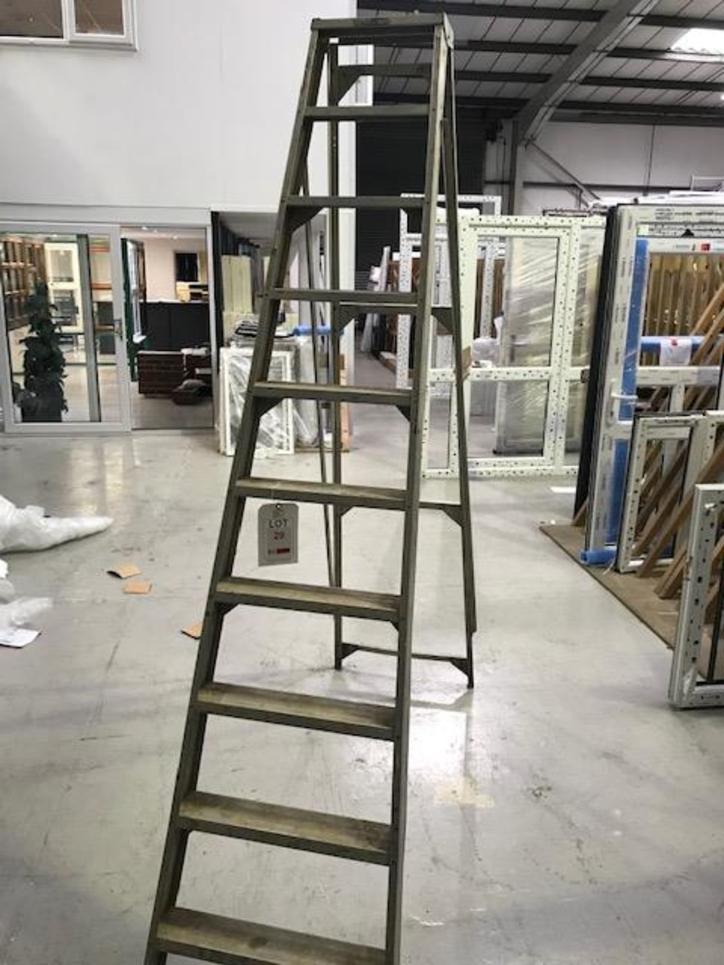 Aluminium 10 tread A frame ladder (please note: This lot is located at the Swindon premises)