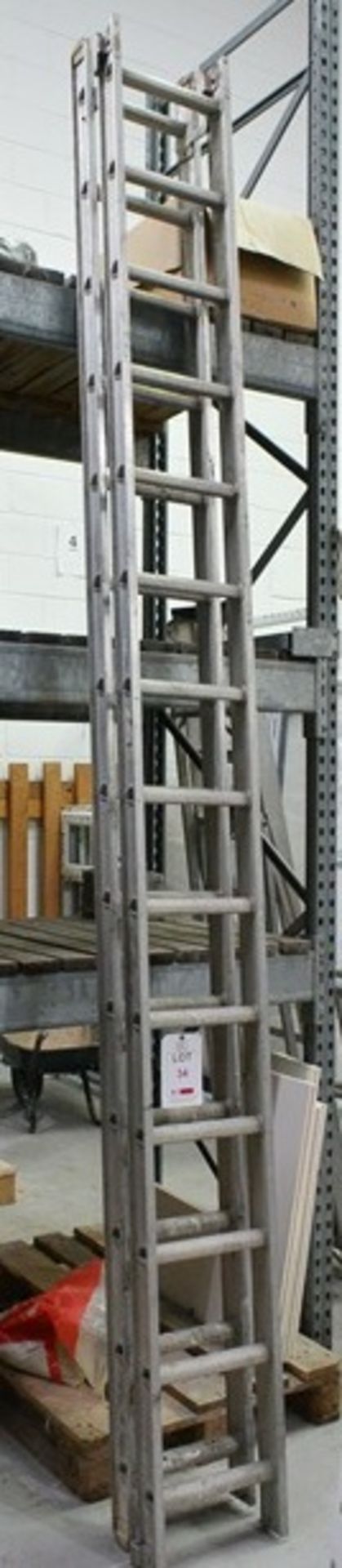 Aluminium twin extension 28 tread ladder (please note: This lot is located at the Swindon premises)