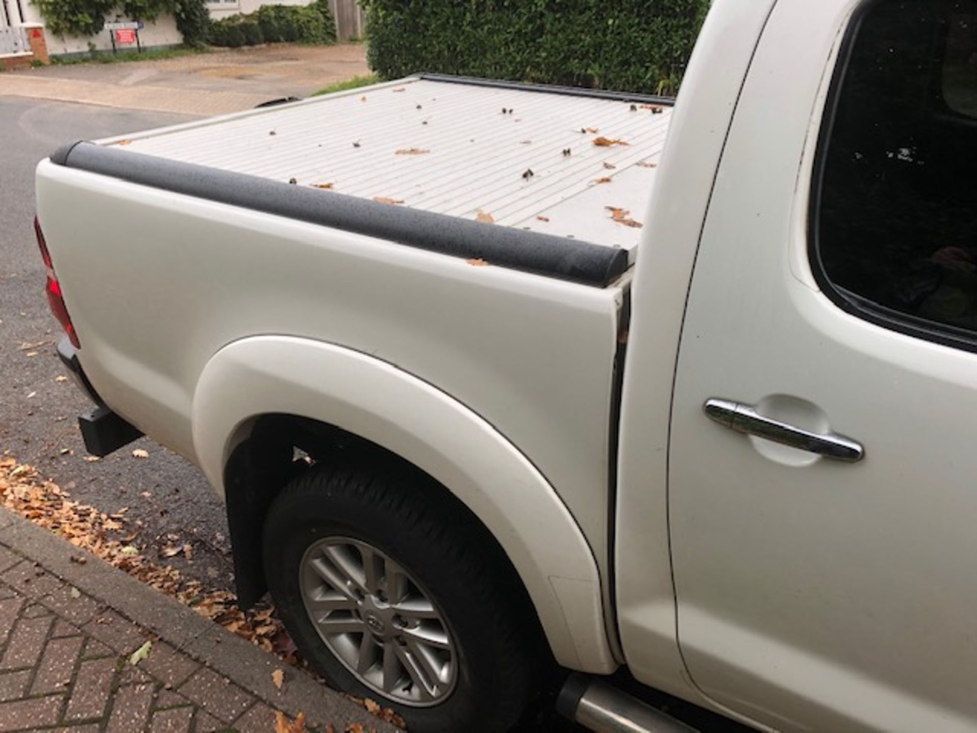 Toyota Hilux double cab pick up, registration LL15 CYA, DOR 1.5.2015, mileage 143,686, V5 present... - Image 3 of 10