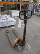 Unbadged hydraulic pallet truck