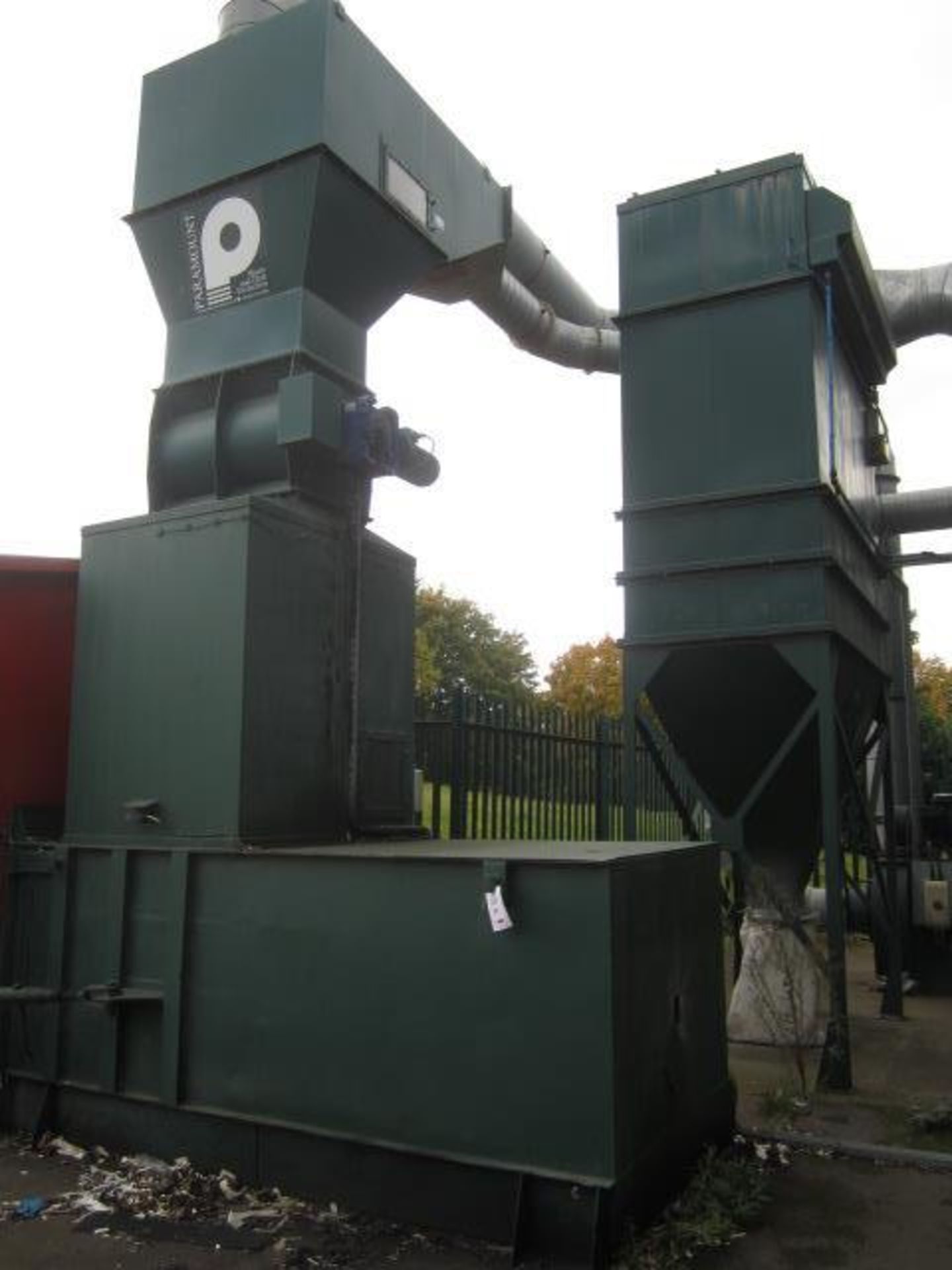 Paramount waste & dust extraction system and compactor to include: - Paramount motorised - Bild 2 aus 11