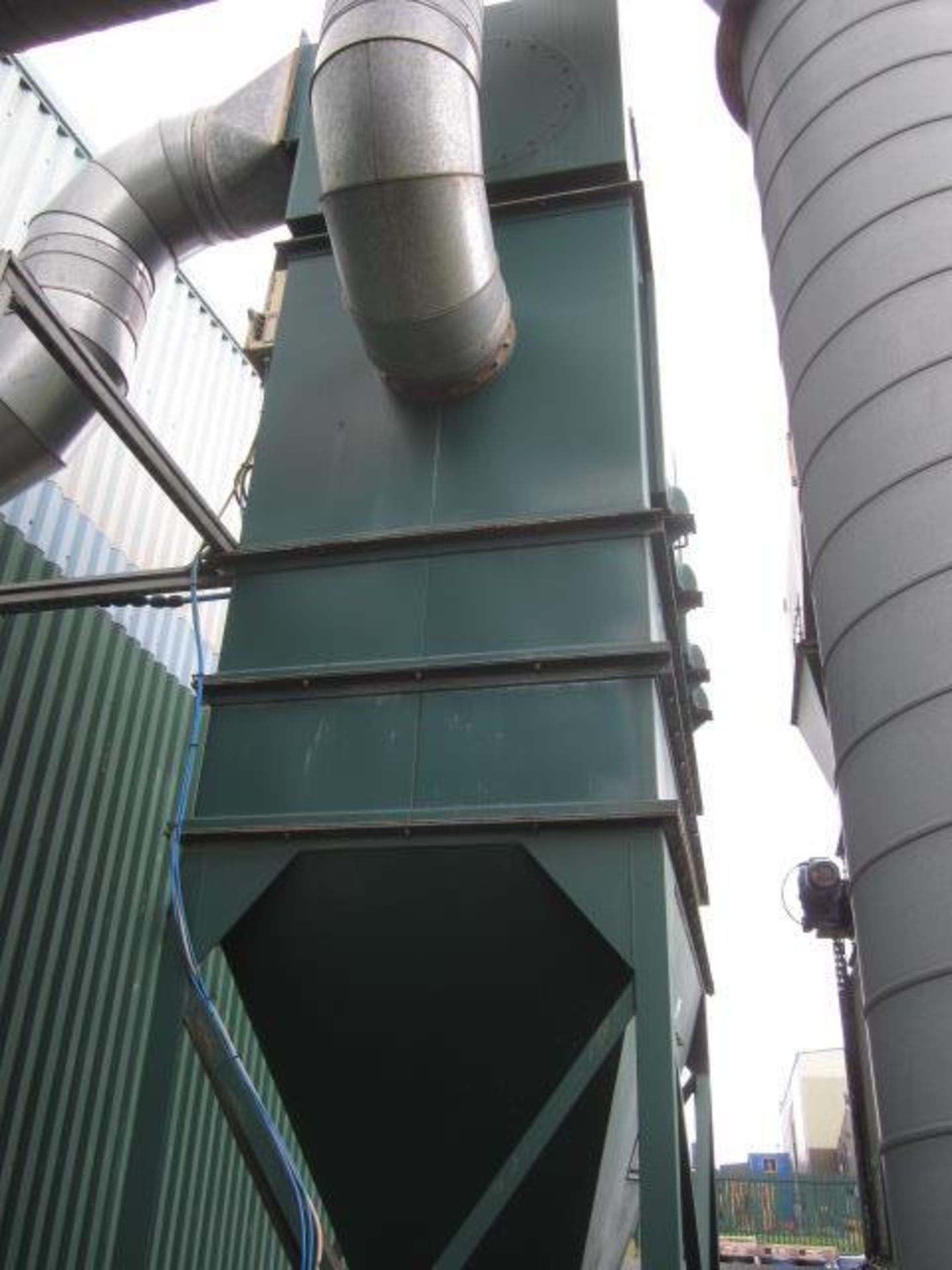 Paramount waste & dust extraction system and compactor to include: - Paramount motorised - Bild 9 aus 11