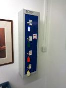 Wall mounted 4 door locker unit