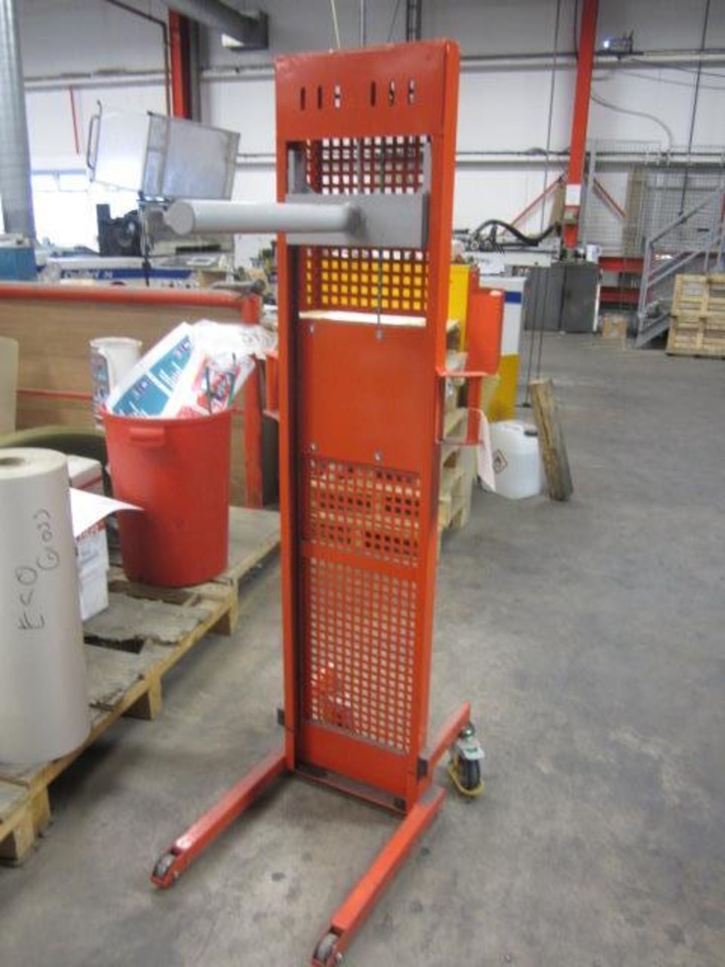 Lift Ezi mobile hand operated winch roll lifter, model ELI-125150W, max load 125kgs. NB This item - Image 2 of 3