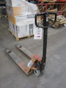 Unbadged hydraulic pallet truck