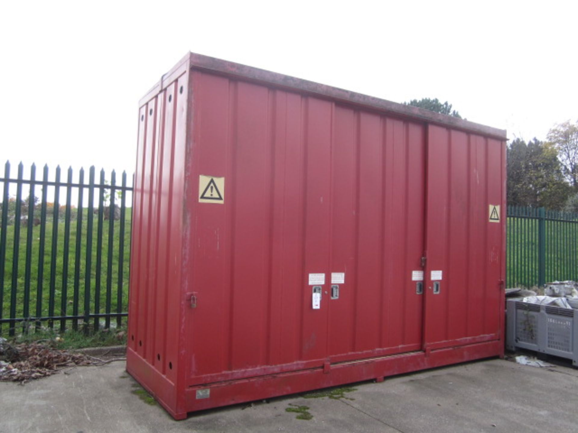 Empteezy Ltd triple sliding door chemical storage container, Dimensions approx: 4.8m x 1.7m x - Image 2 of 3