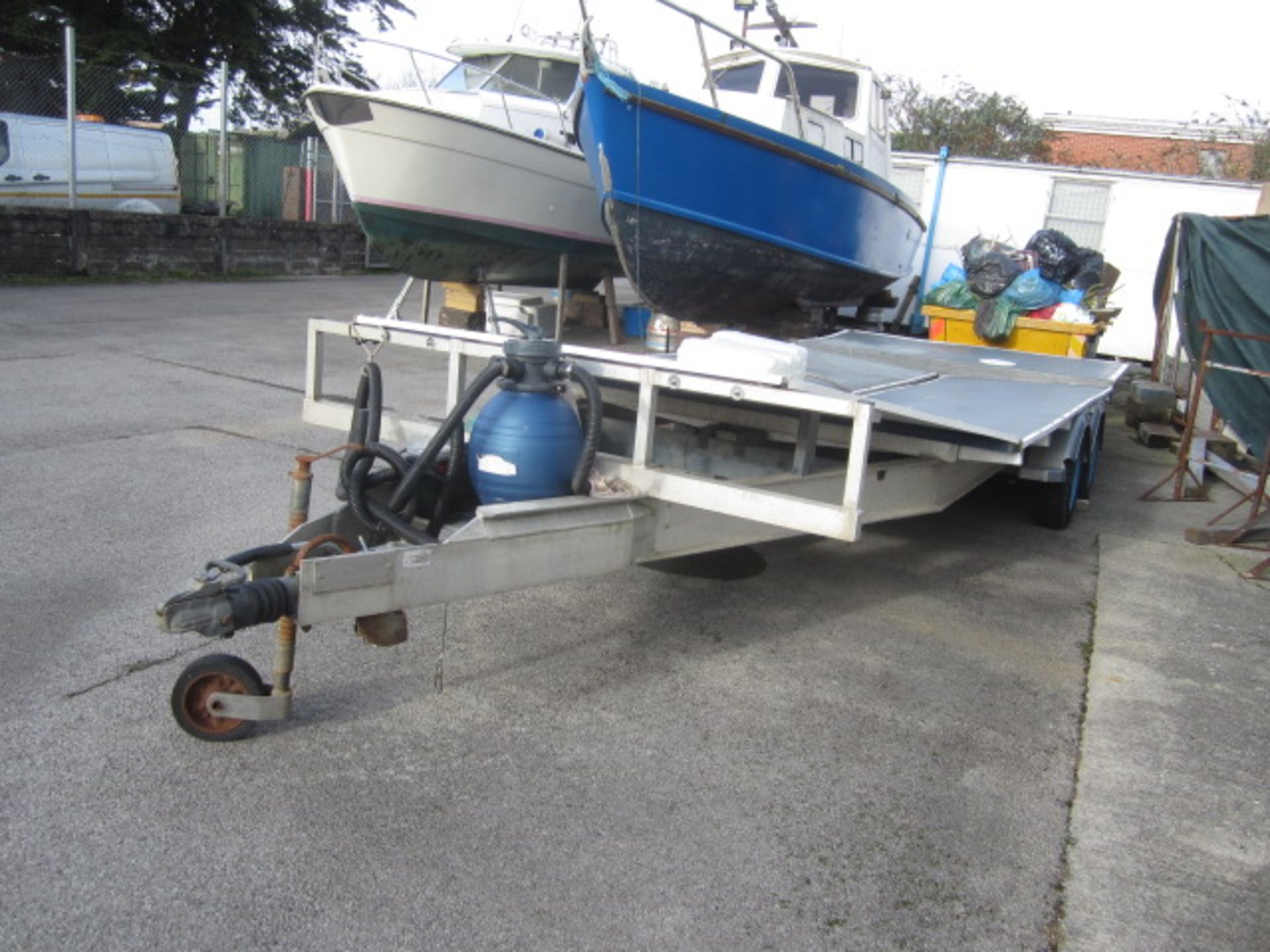 Twin axle bespoke manufactured wash down trailer with fitted waste tank, drainage, recycling - Image 2 of 10