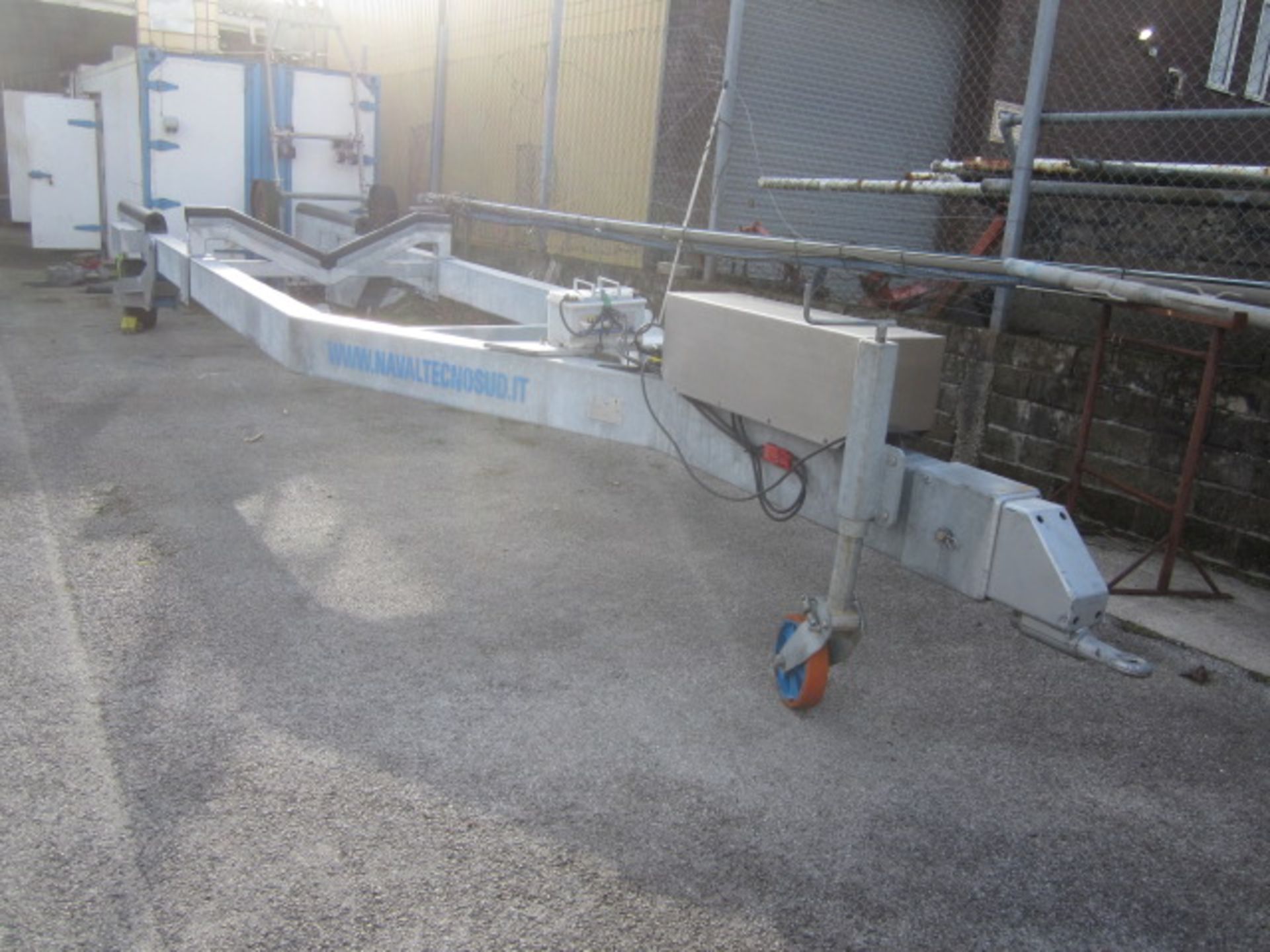 Naval Techno Sud mobile, single axle boat trailer with hydraulic powered rise & fall, model CVA6-