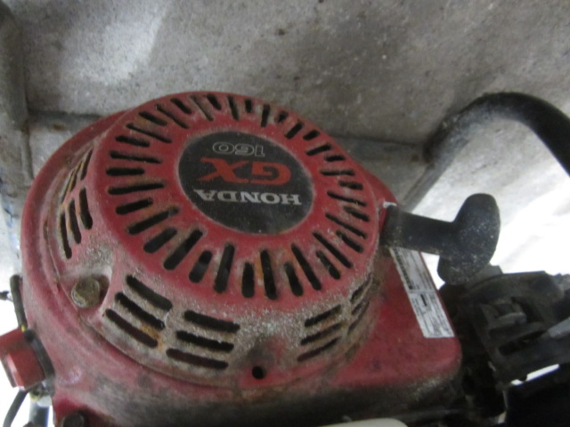 Honda GX160 portable petrol generator, code: HNMF024DPR3X001, serial no. 70368936 (2014) - Image 3 of 5