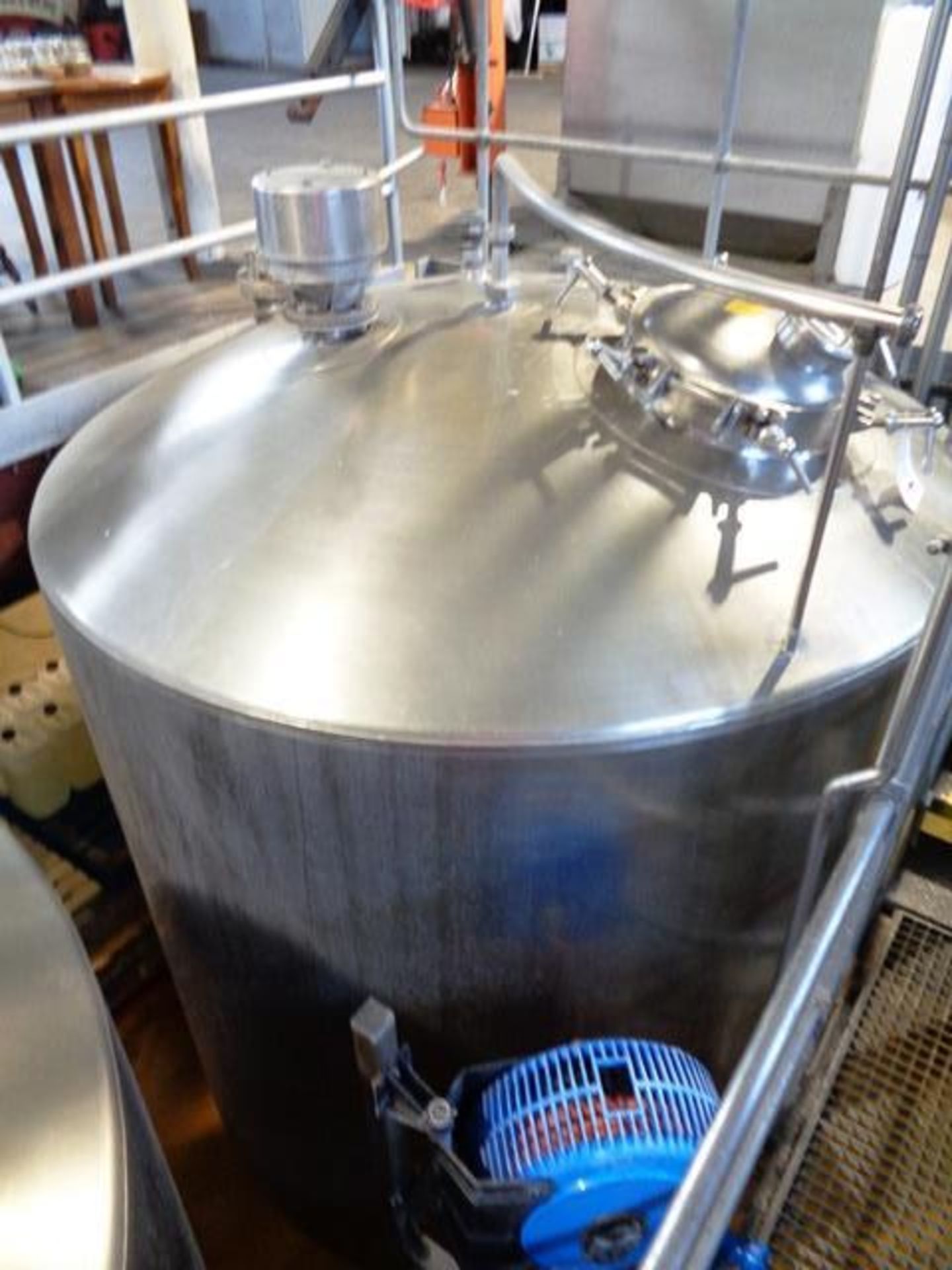 Stainless steel jacketed 40 barrel FV fermenting tank, approx 2400mm dia x 2500mm height (3000mm - Image 2 of 3