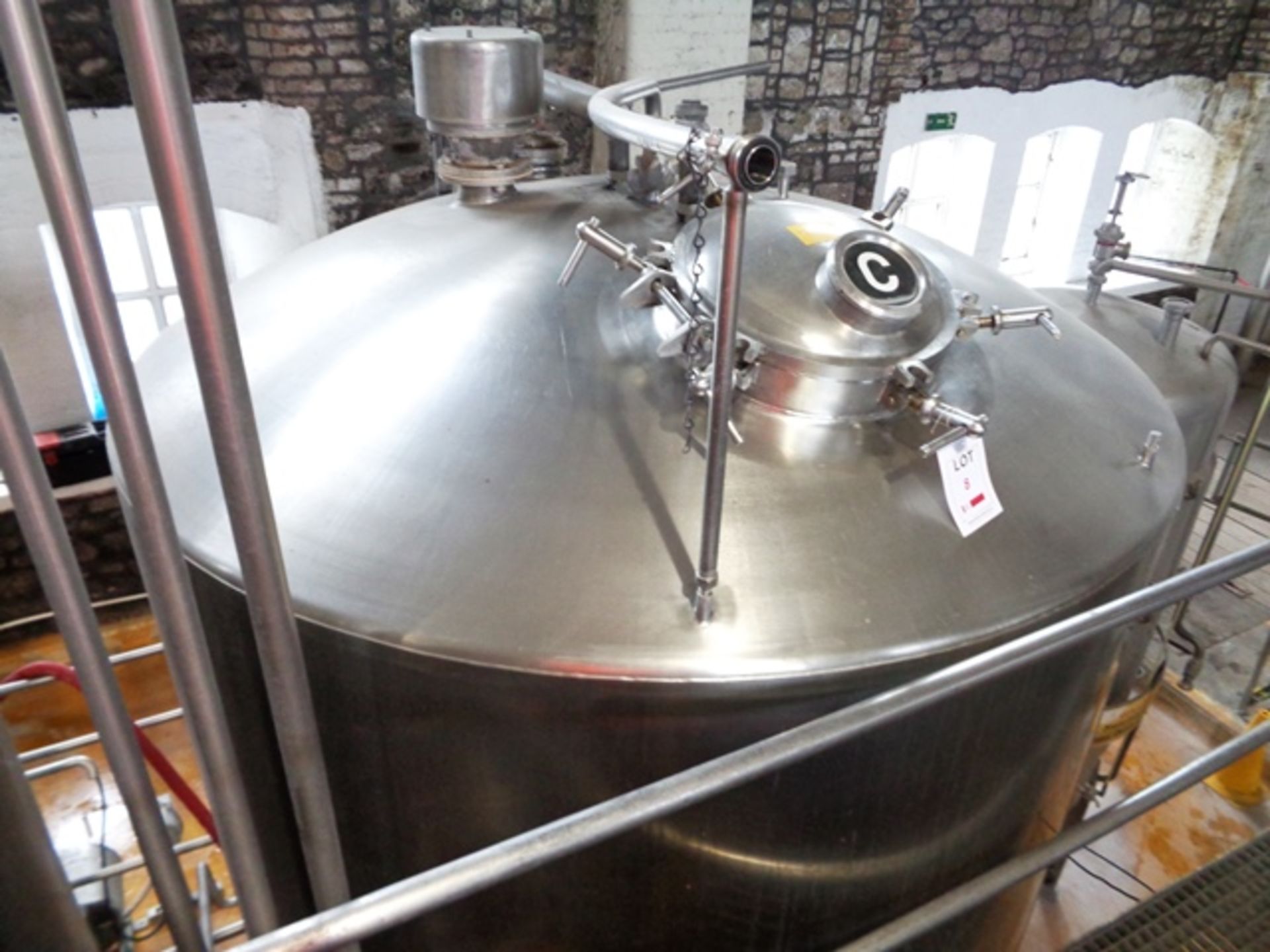 Stainless steel jacketed 40 barrel FV fermenting tank, approx 2400mm dia x 2500mm height (3000mm