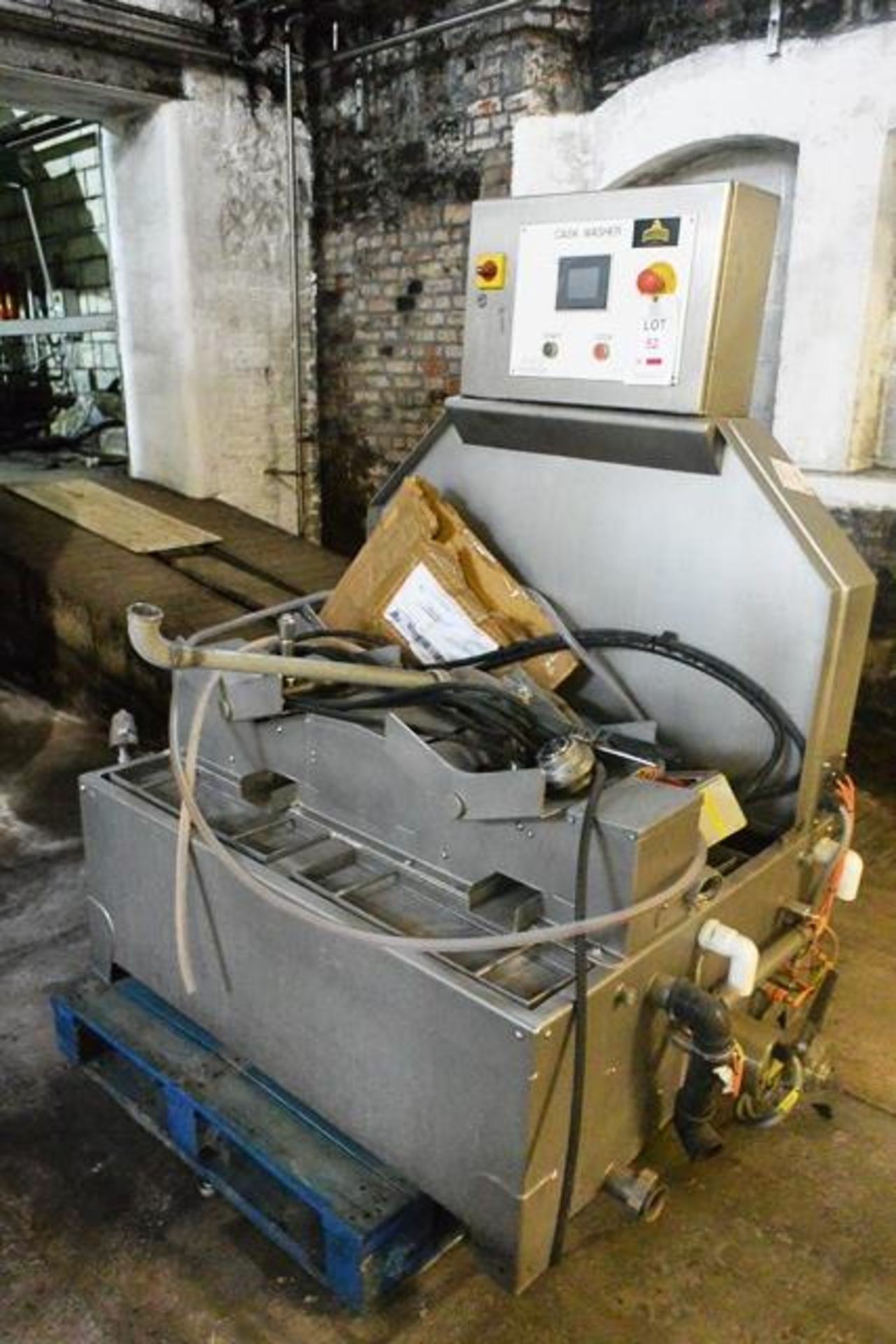 Microdat twin keg cask washer (3 phase), with associated pipework and power cable (as per lot