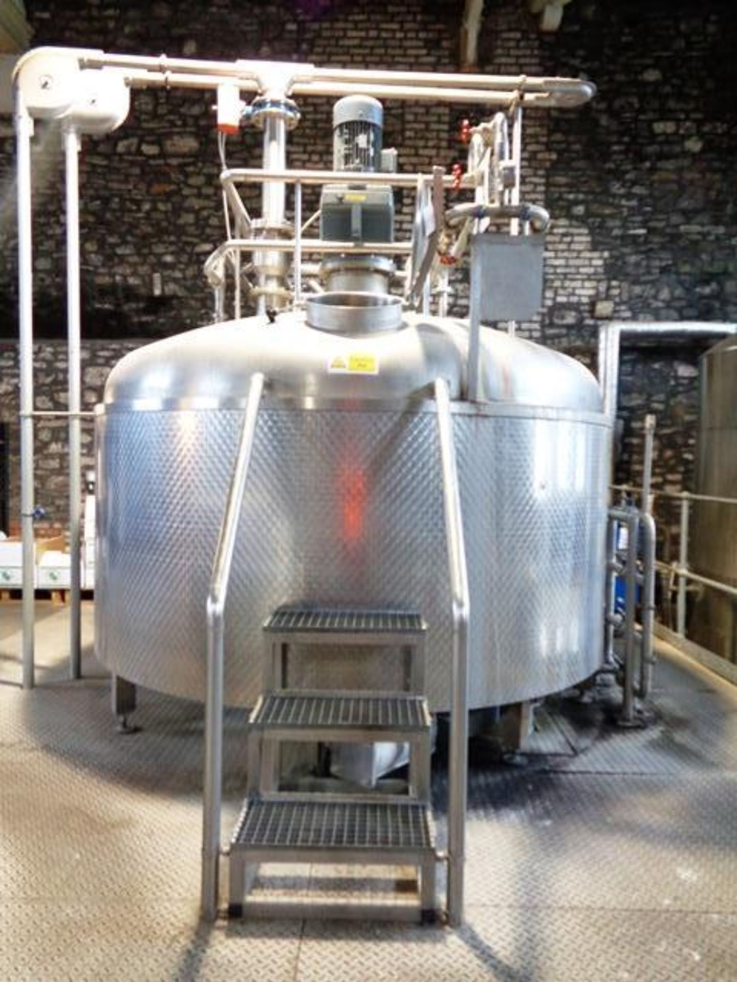 Stainless steel framed jacketed 40 barrel mash tank, approx 2800 x 2000mm, with Nord SK7382AF 132