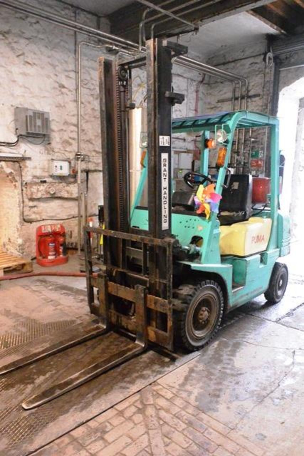 Yang Puma, LPG powered, duplex mast forklift, capacity, hours, serial no. and lift height unknown. - Image 2 of 6