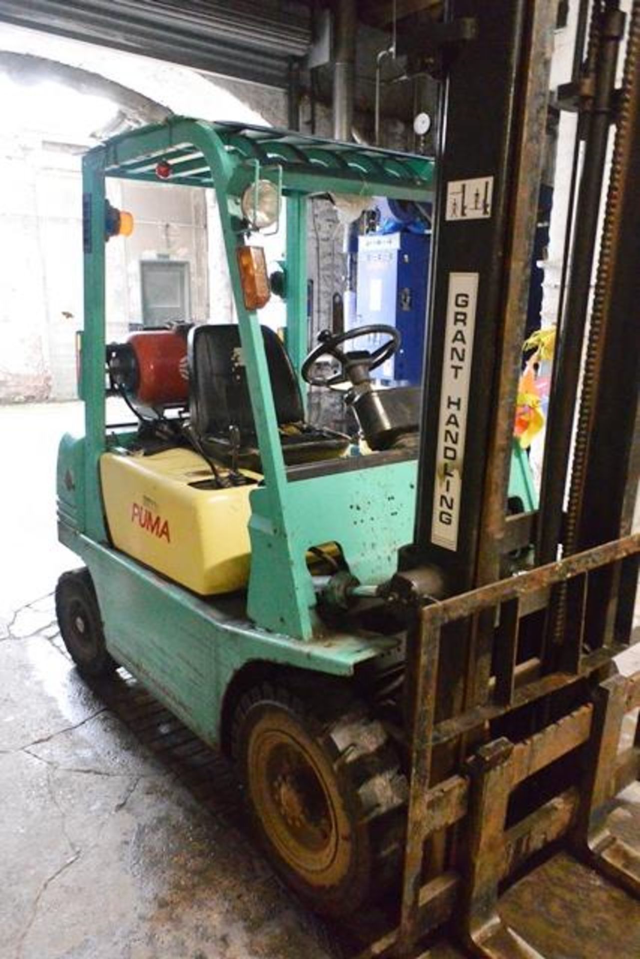 Yang Puma, LPG powered, duplex mast forklift, capacity, hours, serial no. and lift height unknown. - Image 5 of 6