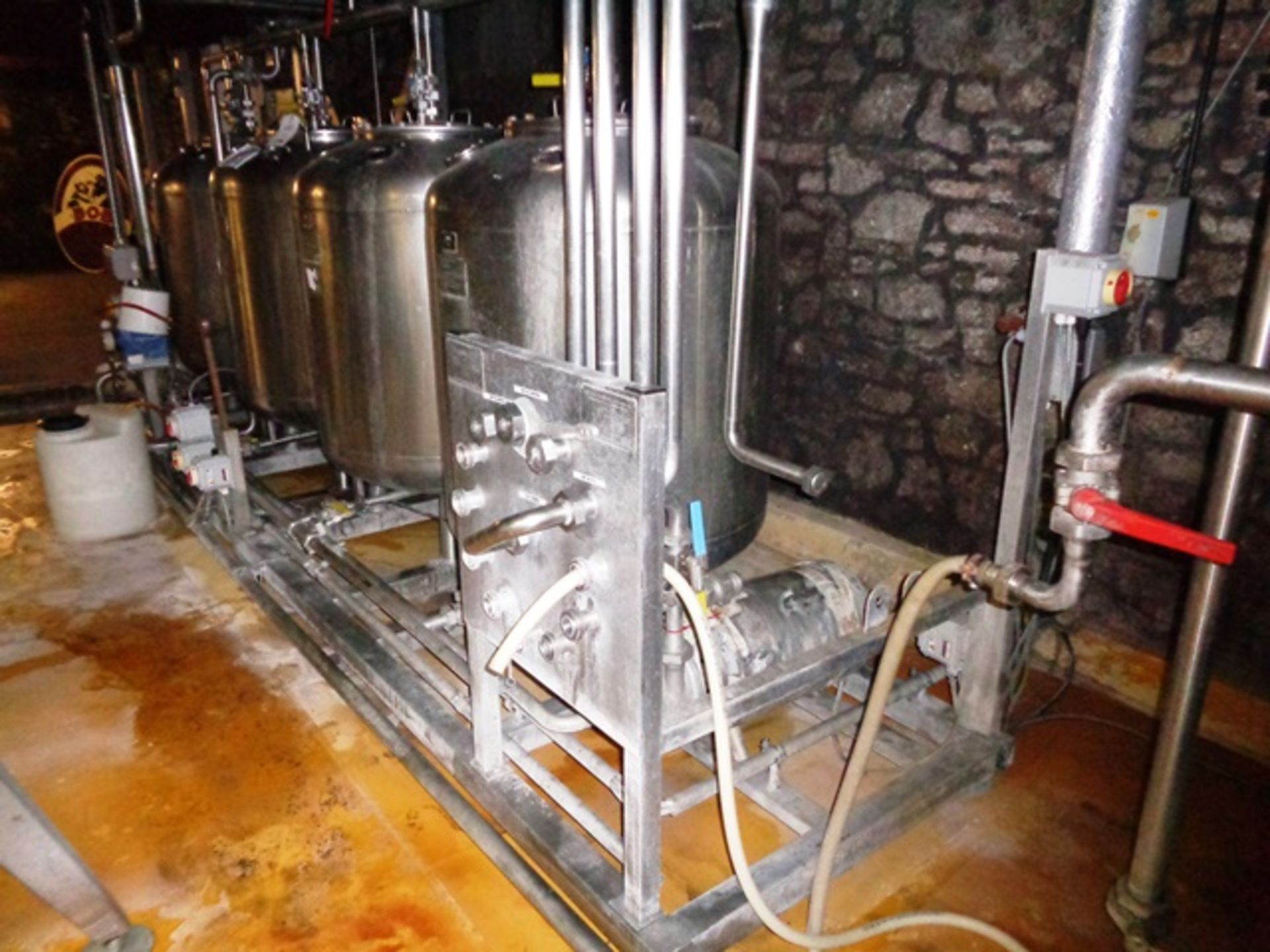 Bedford stainless 4 tank CIP system mounted on stainless steel framed skid, 4 x Fabdec 180 gallon - Image 3 of 11