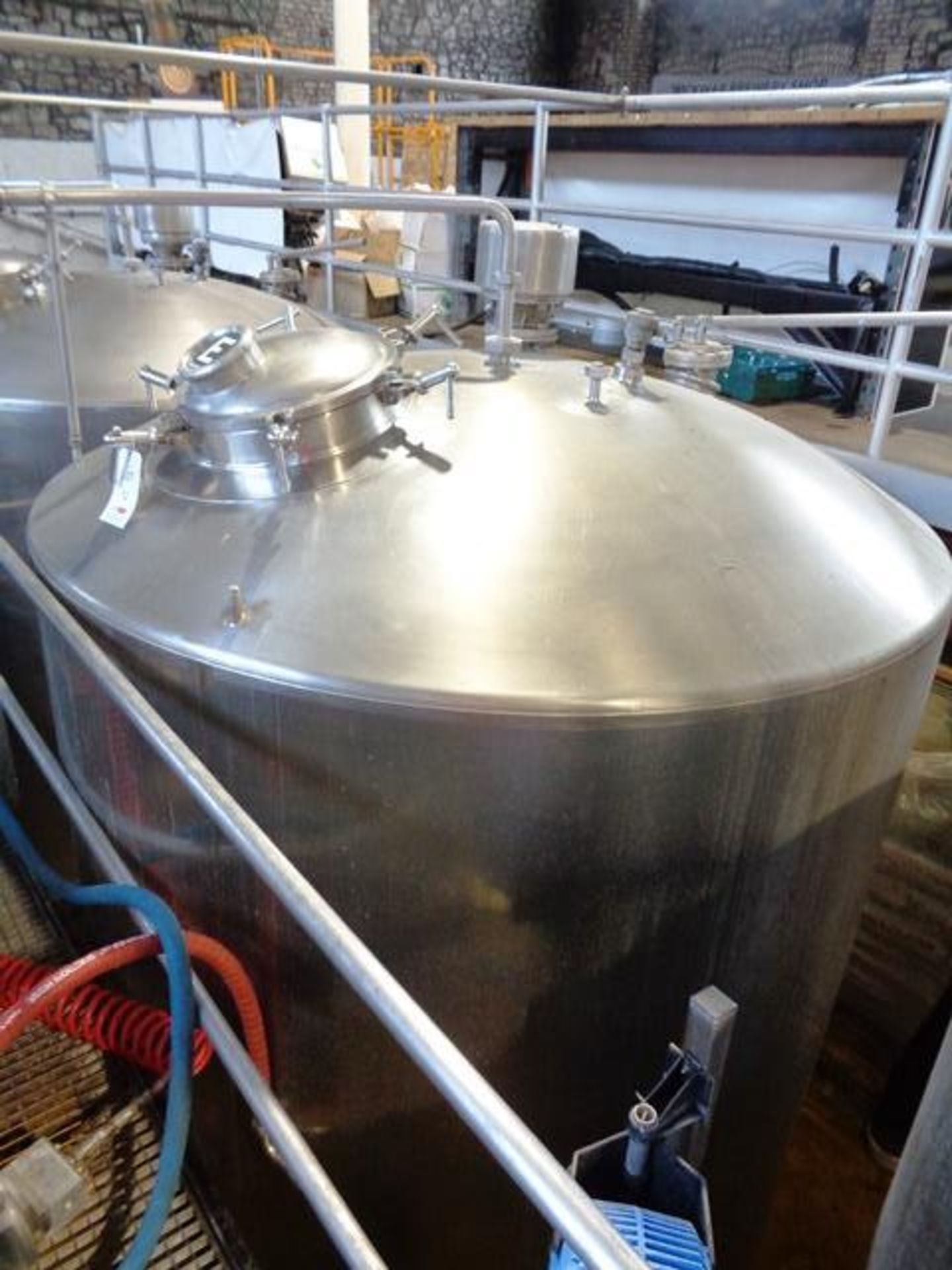 Stainless steel jacketed 40 barrel FV fermenting tank, approx 2400mm dia x 2500mm height (3000mm - Image 2 of 5