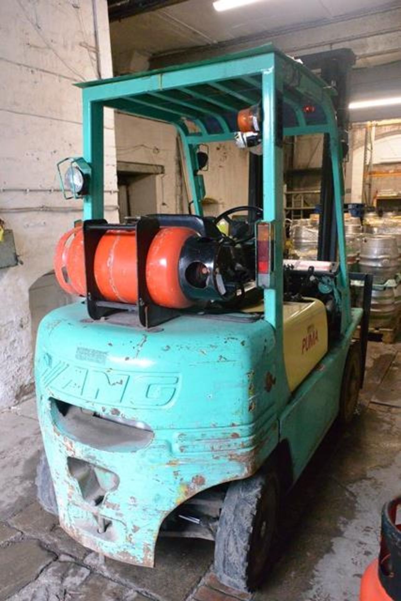 Yang Puma, LPG powered, duplex mast forklift, capacity, hours, serial no. and lift height unknown. - Image 4 of 6