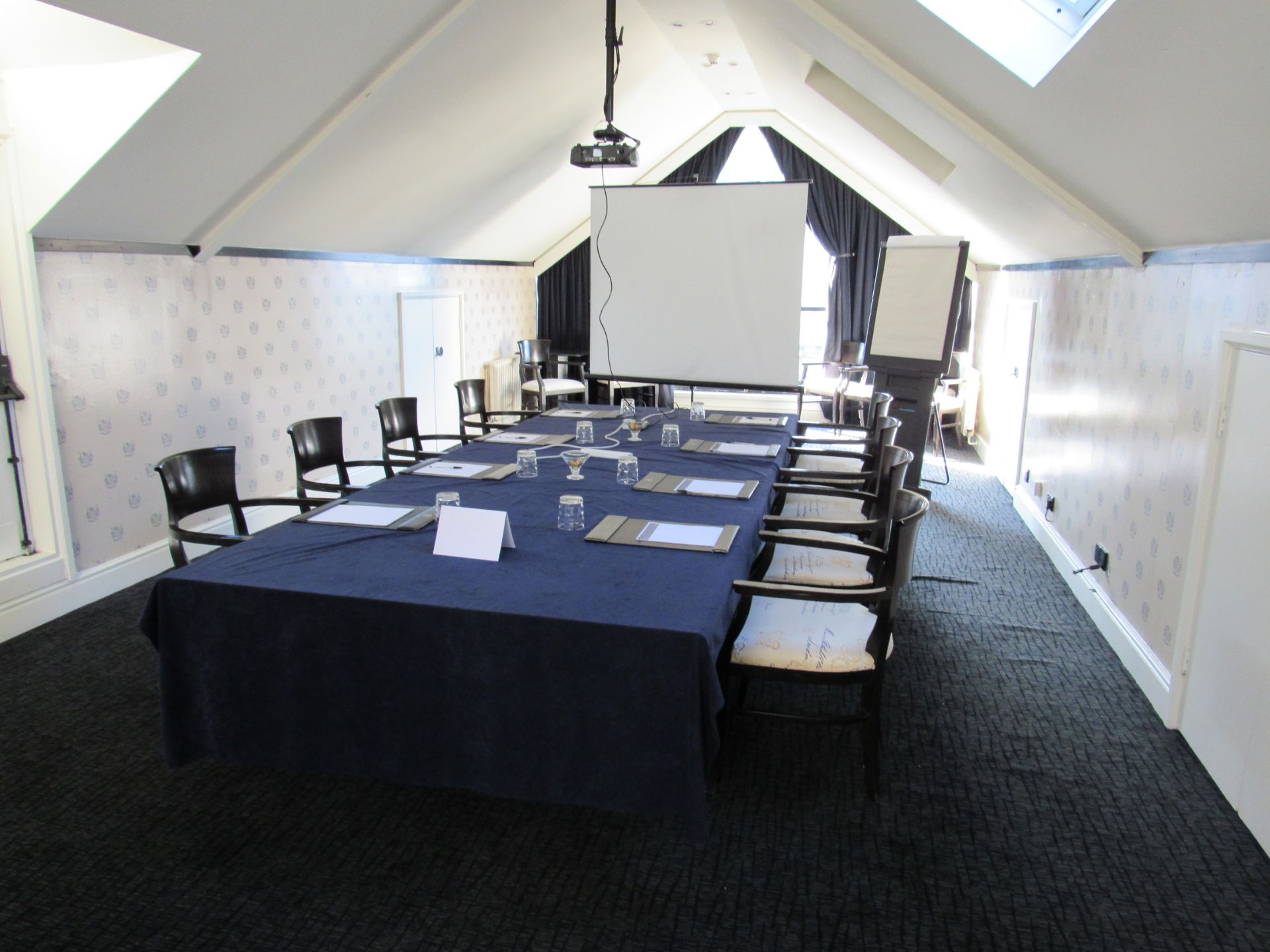 The contents to the Fetland boardroom / meeting room including table, approx. 40 chairs, projector