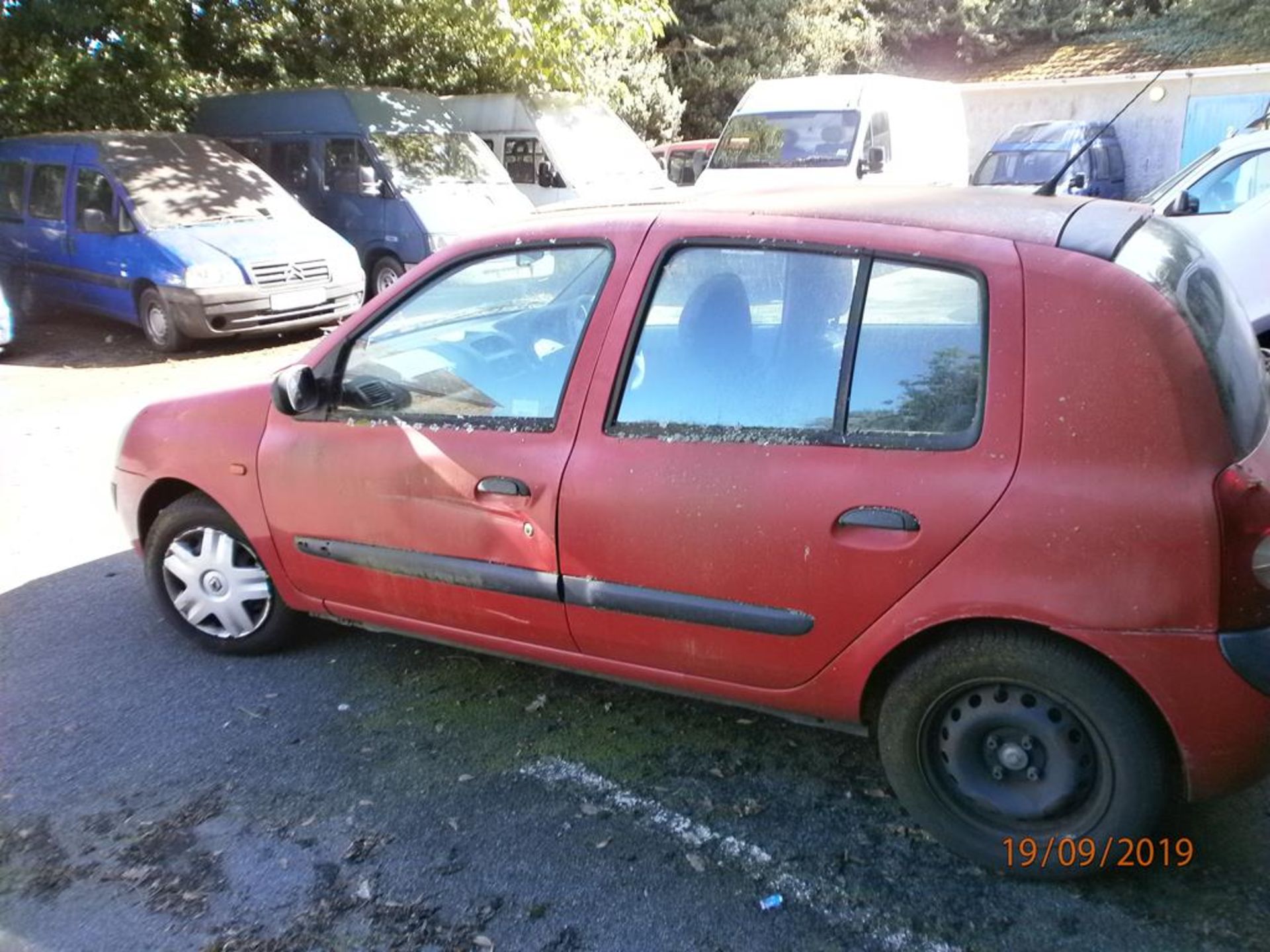 Renault Clio 1.1L 5 Door Hatchback - Image 2 of 5